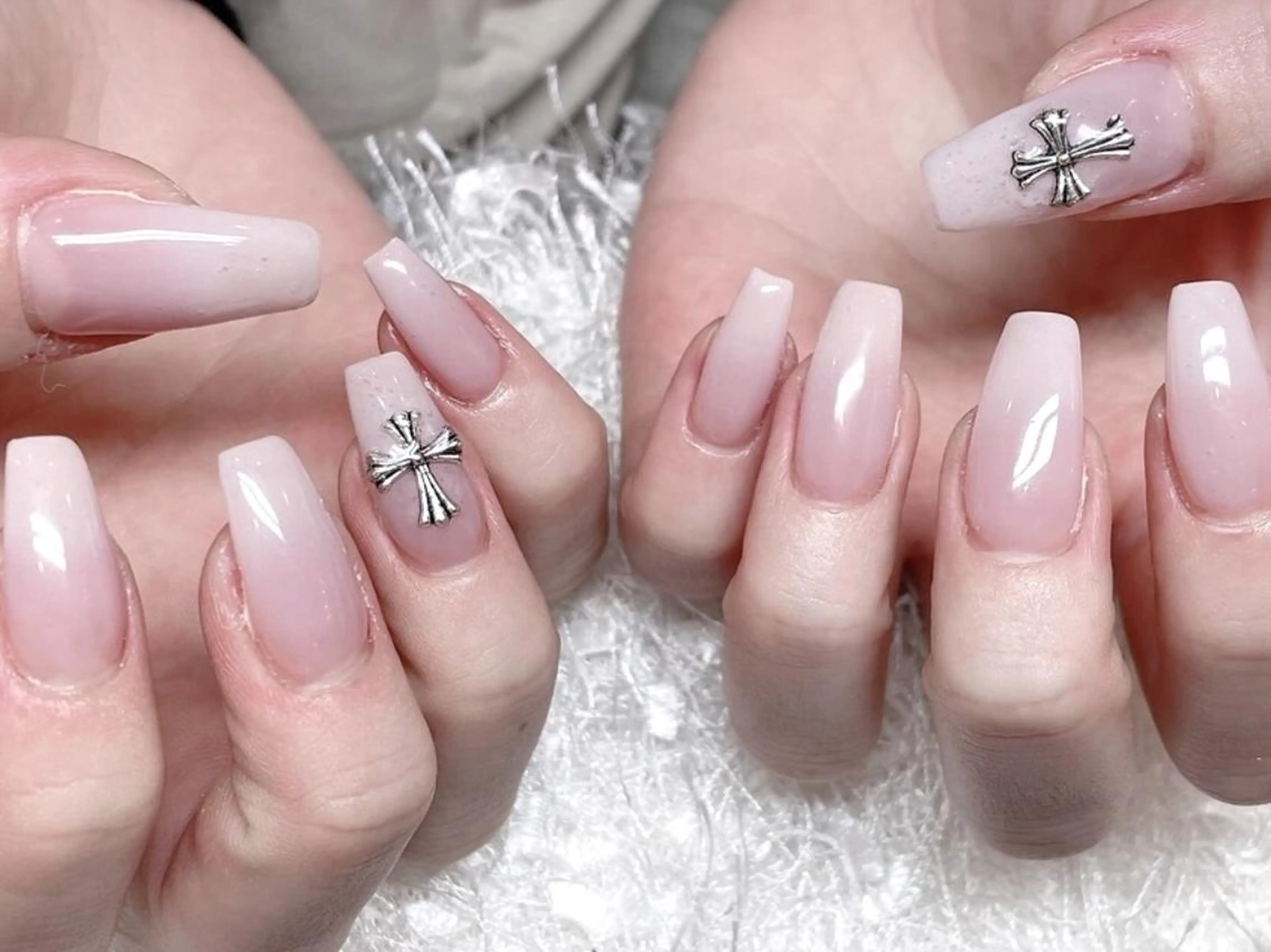 ネイル アートネイル 持ち込み Rainrain💧 パーツ豊富、やり放題のネイルデザイン