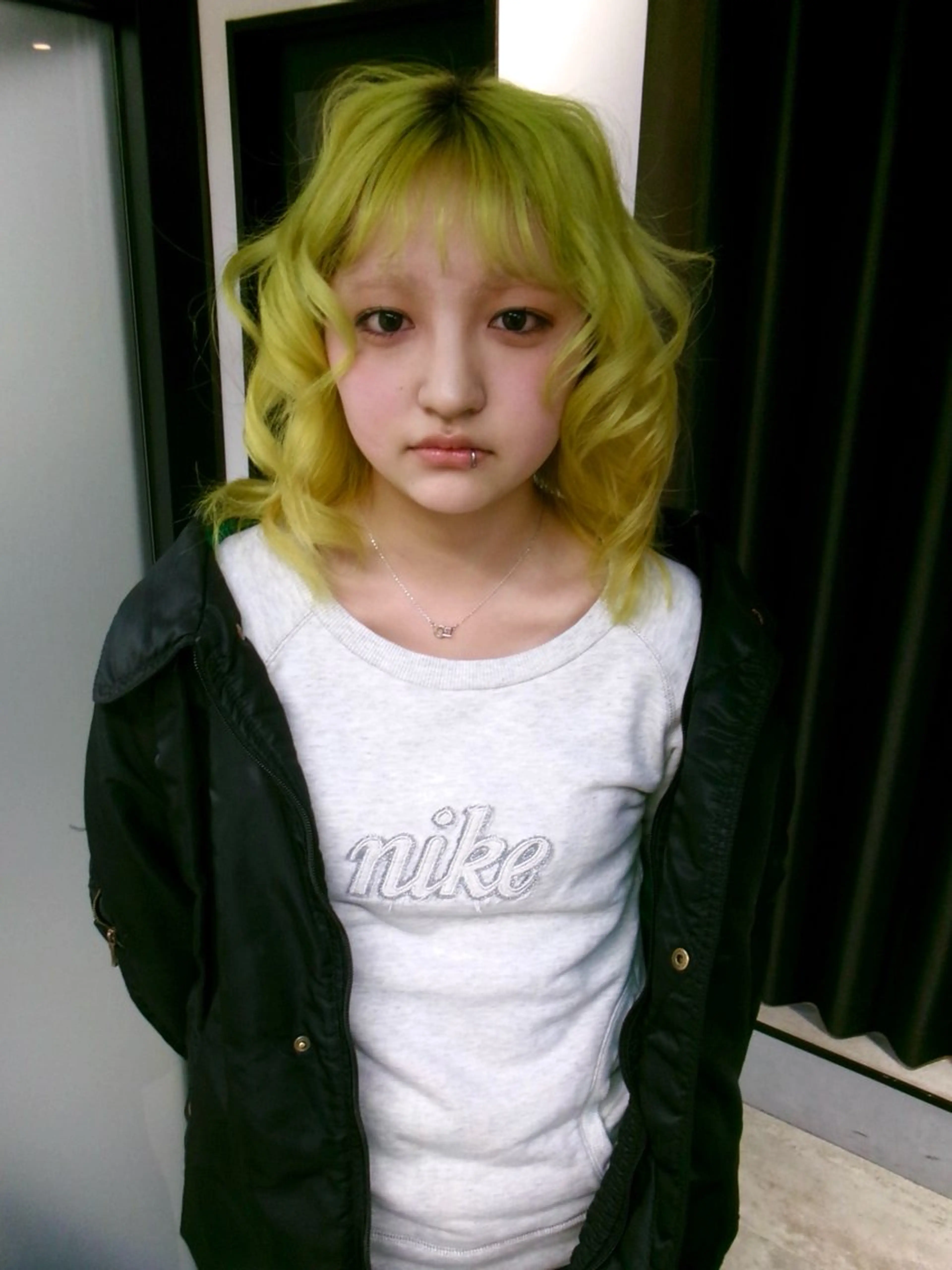 ミディアム カット ヘアカラー トリートメント MIMI🌻໋᳝݊ 個性派カラー⑅ ⸝꙳のヘアスタイル