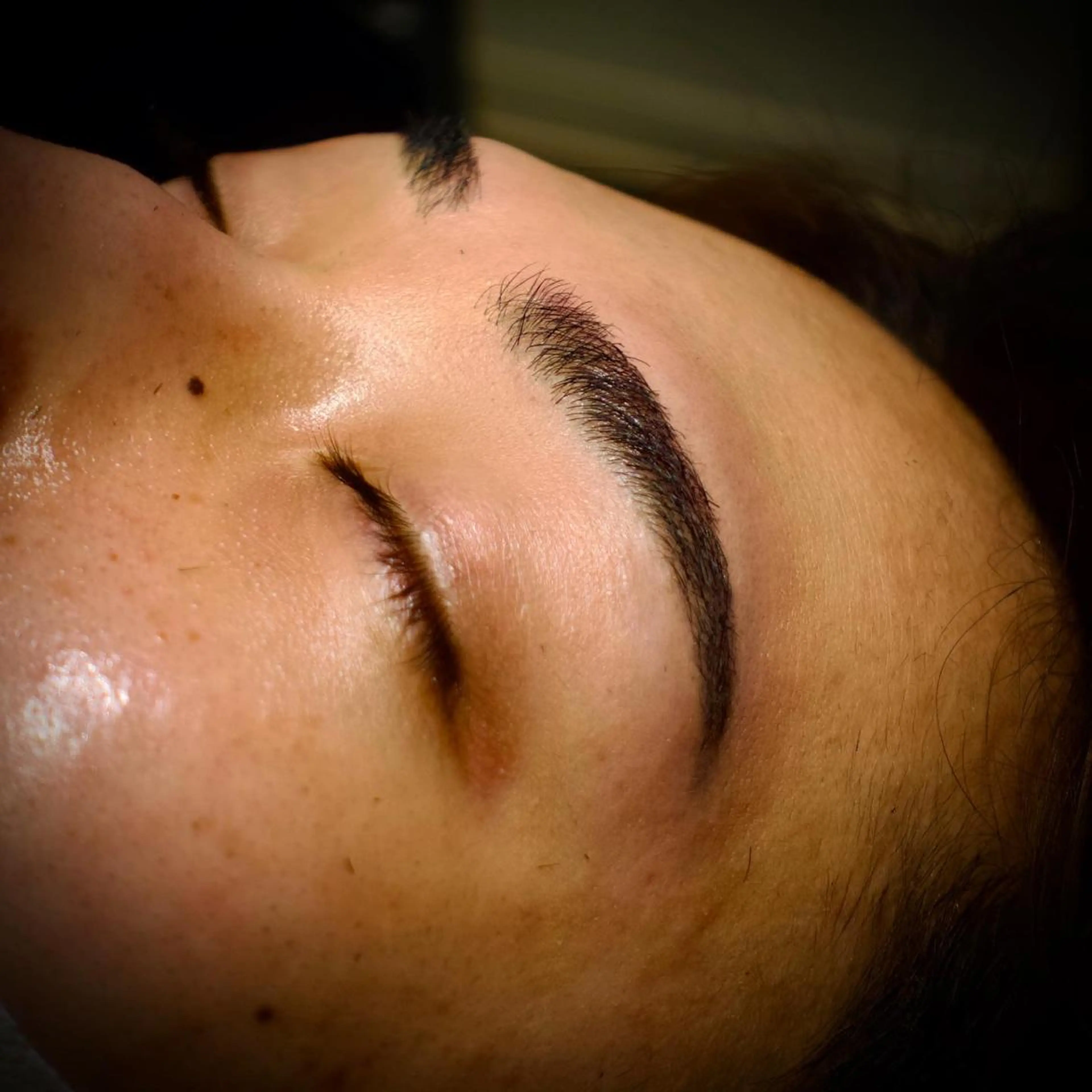 ショート メンズ アイブロウ センターパート フェードカット メンズパーマ スキンフェード メンズアイブロウ ワックス脱毛 眉カット その他(アイブロウ) メンズ眉毛ワックス 青山英憲のヘアスタイル