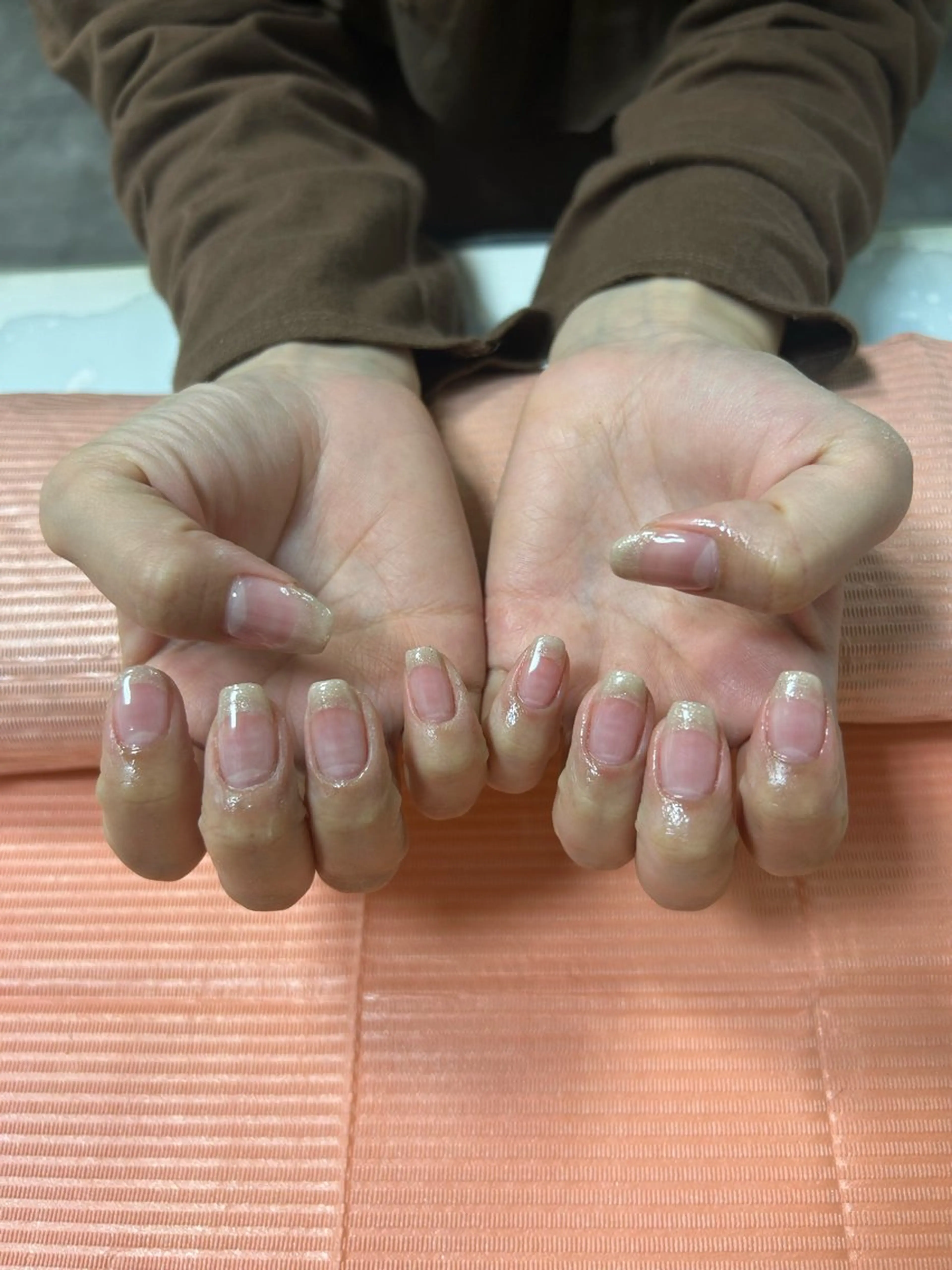 ネイル フレンチネイル ゴールド ラメ(グリッター) Eyelash & nail Buena 高円寺店所属・新人ネイリスト yuaのネイルデザイン