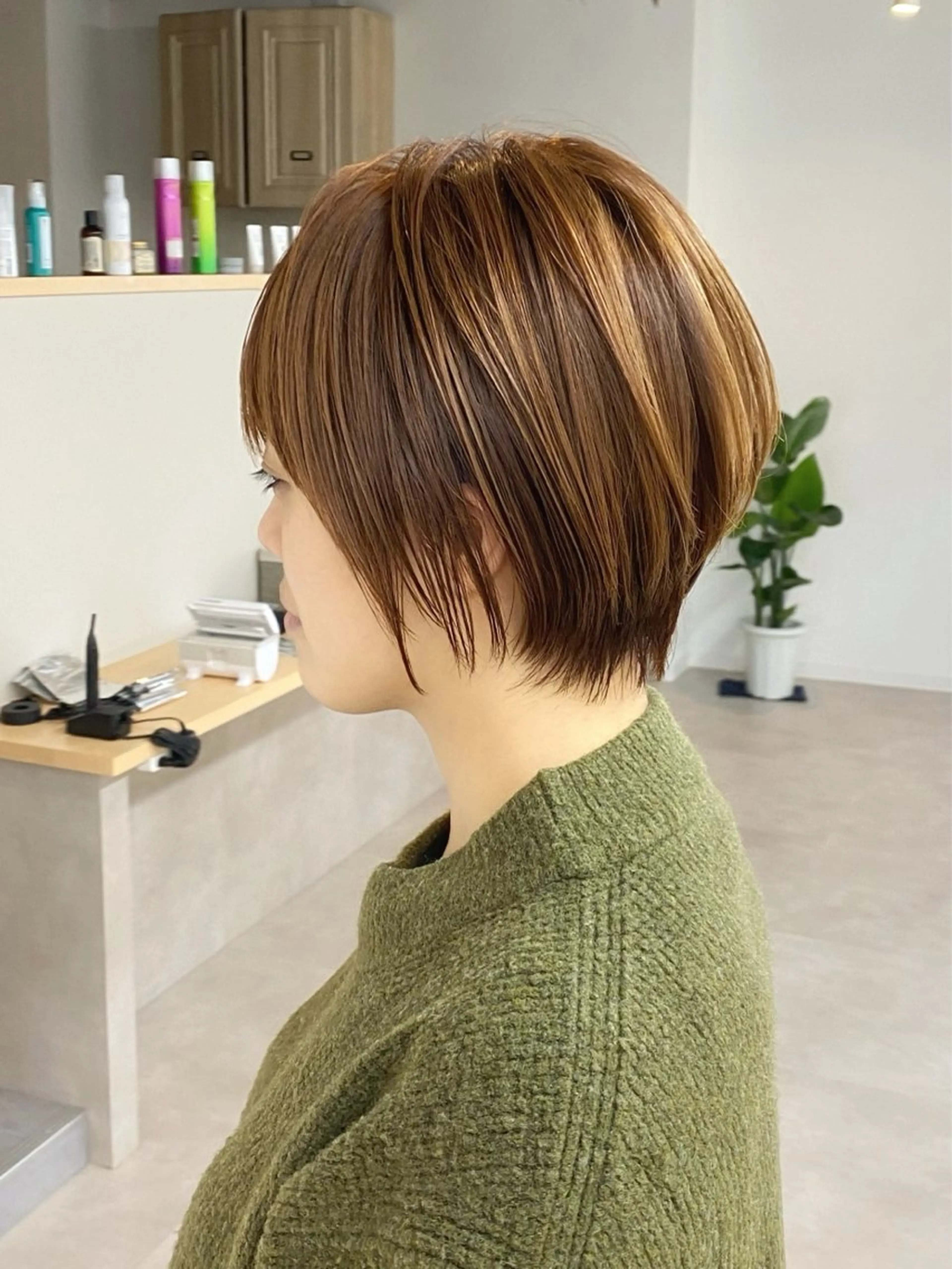 ショート カラー ショートボブ ハンサムショート 丸みショート ハイライトカラー ボブ カット ヘアカラー トリートメント 当日予約🆗ショート /ハイライト/松本のヘアスタイル