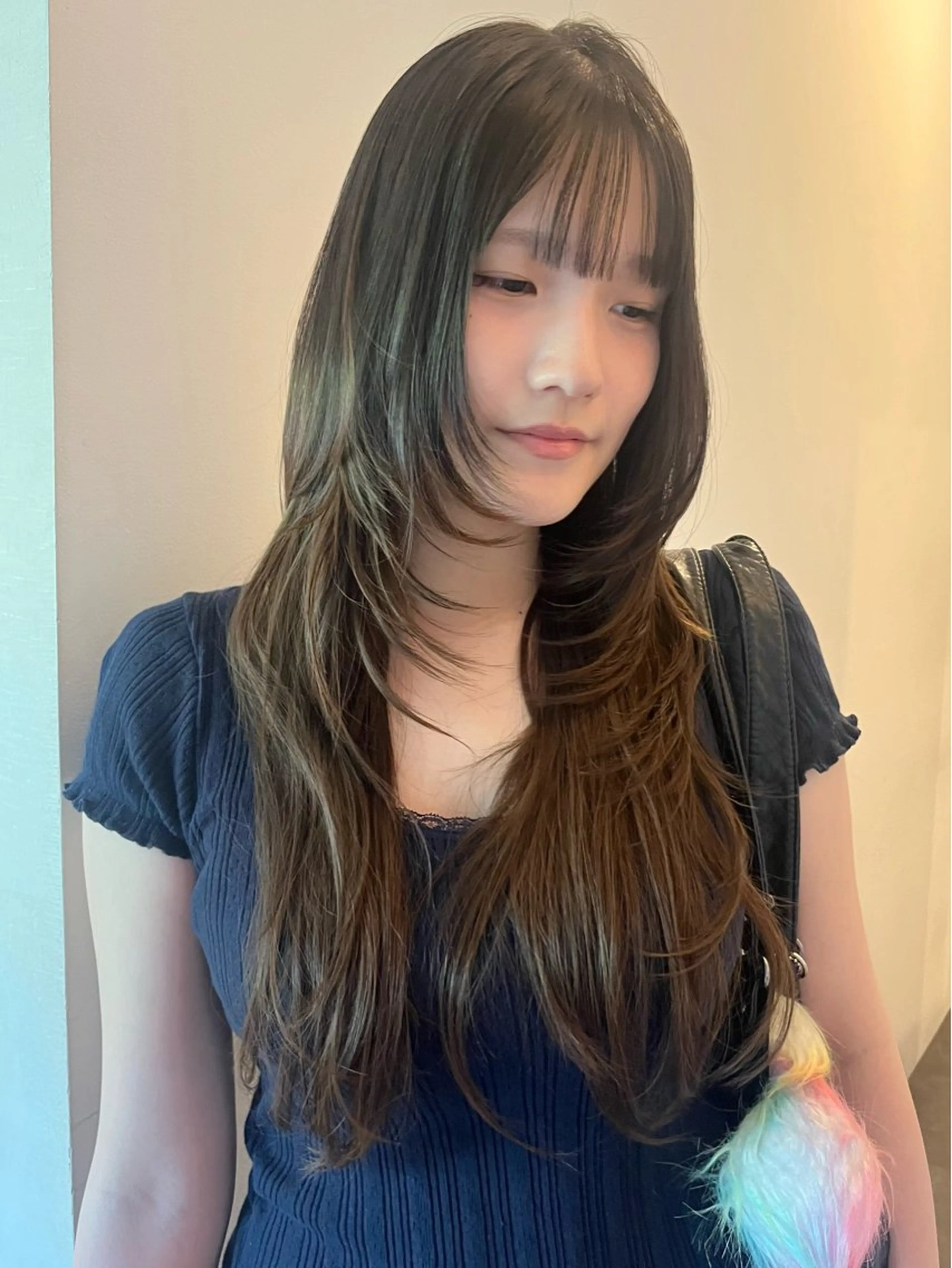 ロング 愛瑠奈 erunaのヘアスタイル