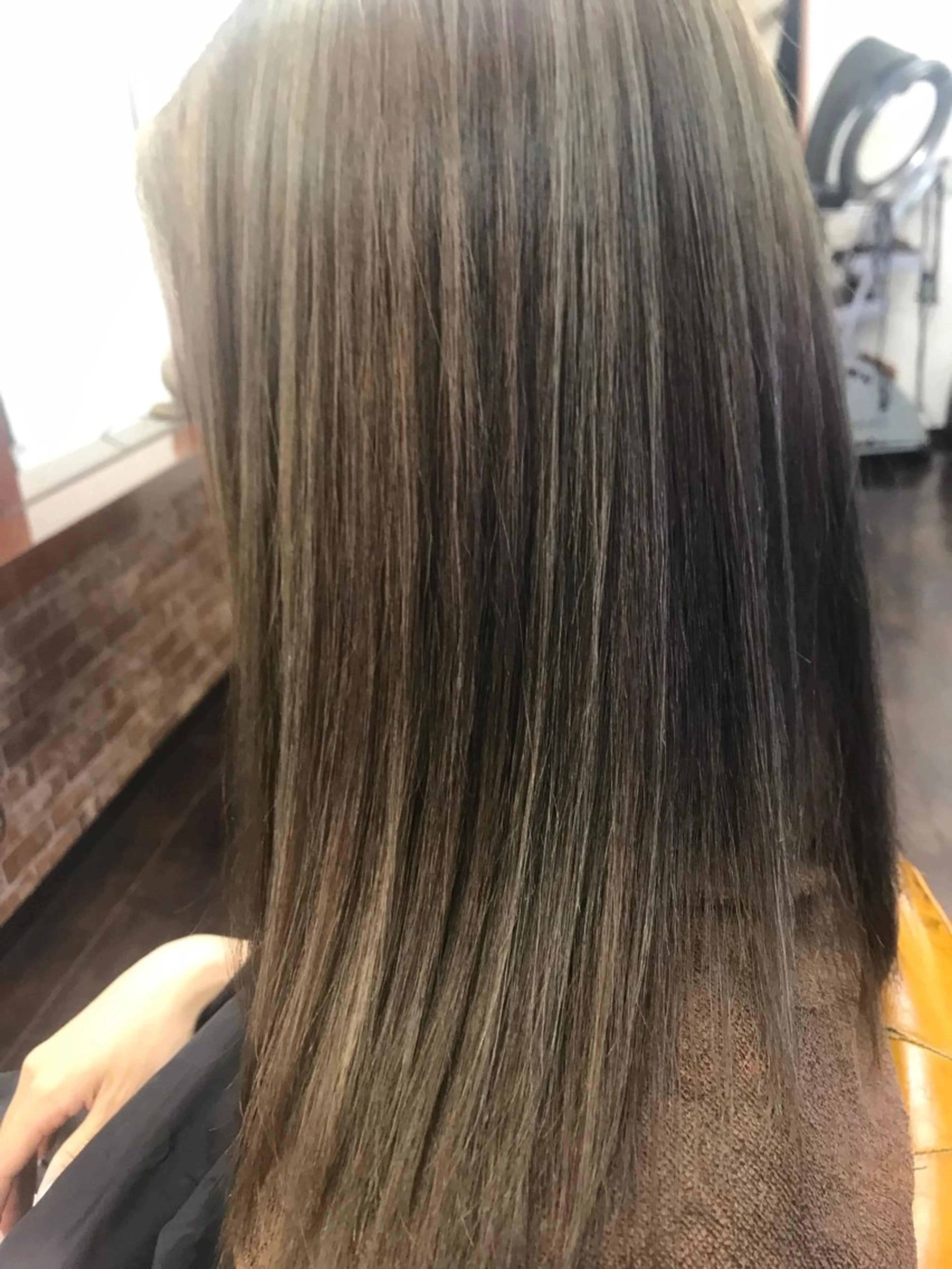 セミロング カラー 桧山 真のヘアスタイル