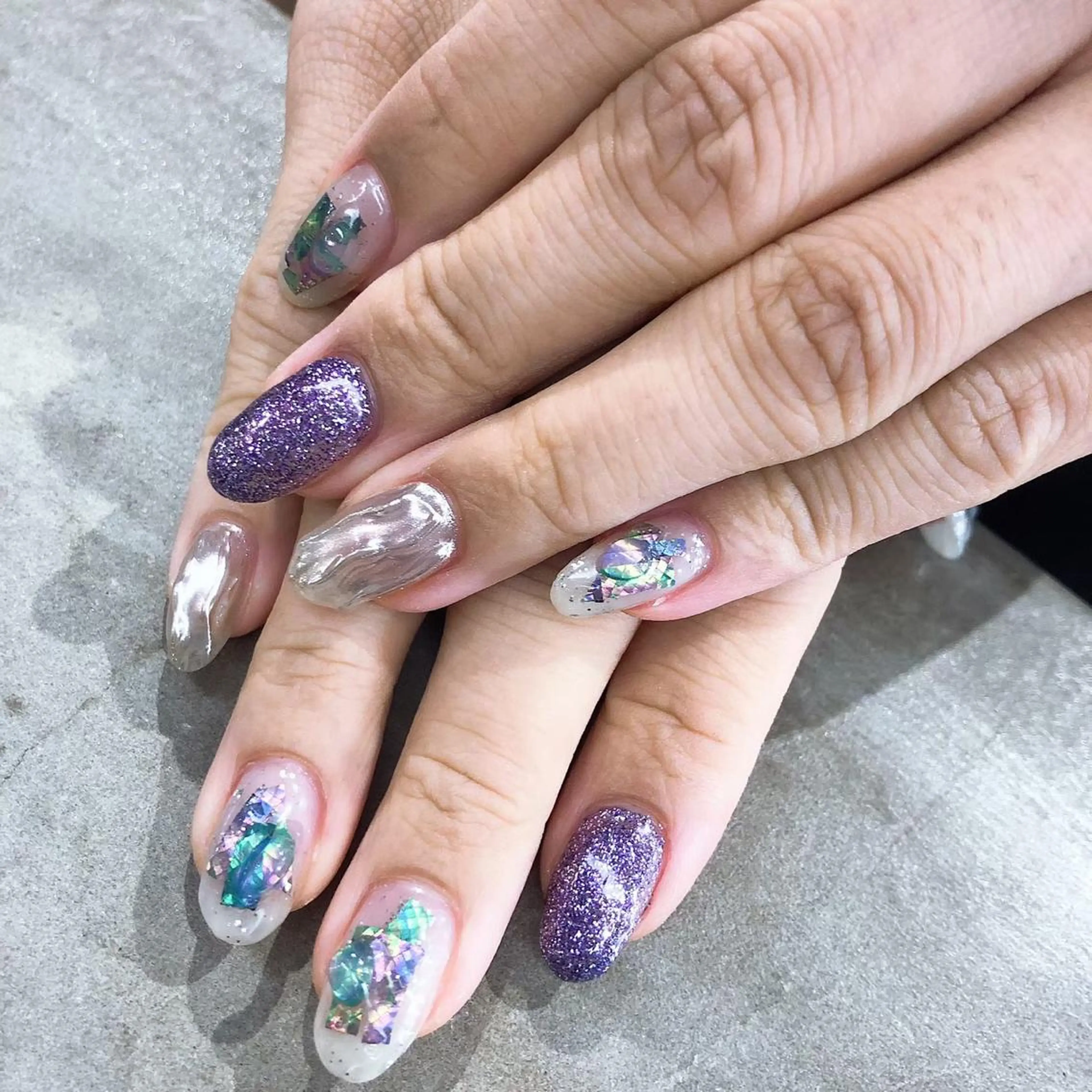 ネイル 指名支持率NO.1 スタイリストのヘアスタイル