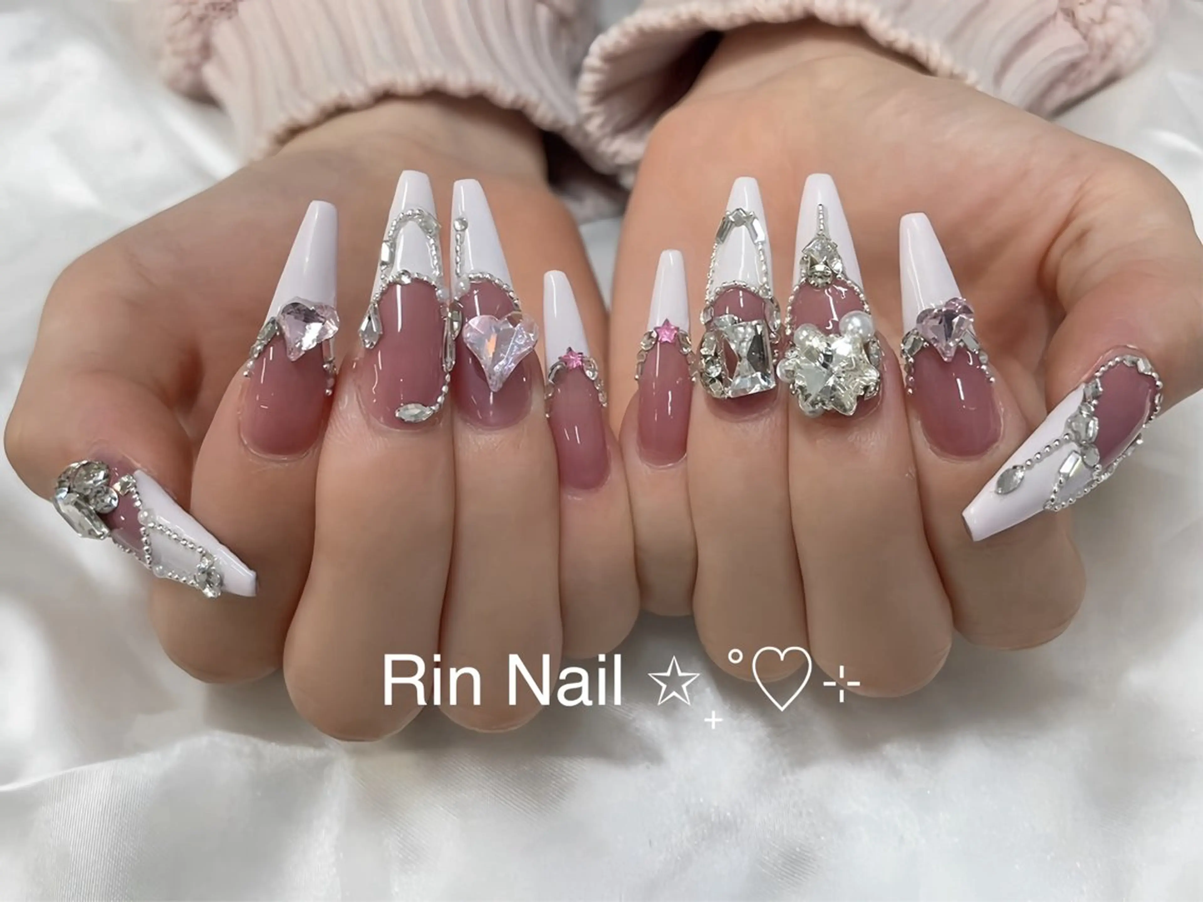 ネイル アートネイル チークネイル ジェルネイル ロングネイル マグネットネイル ハンドネイル Rin Nail 新大久保店のネイルデザイン