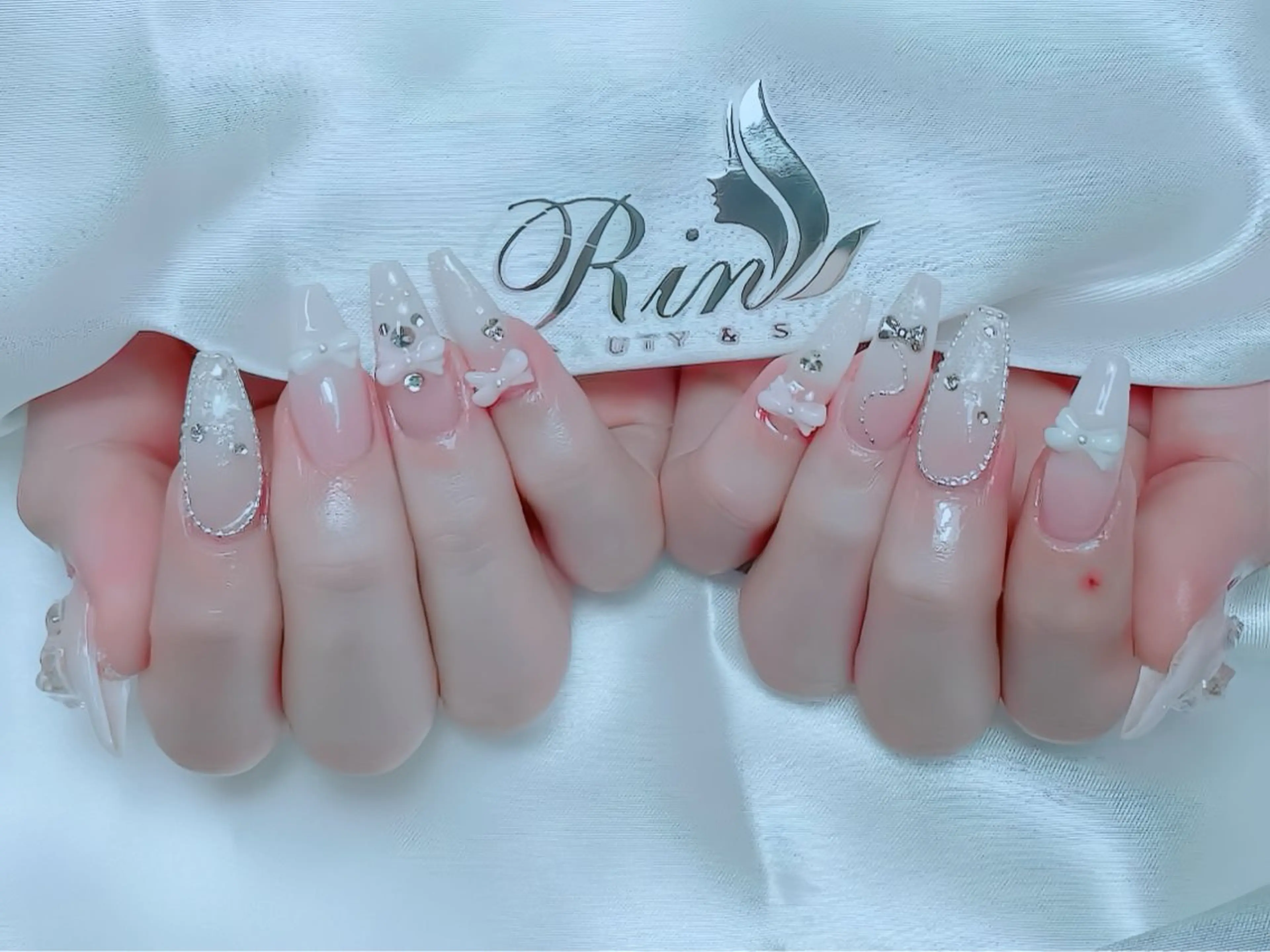 ネイル フラッシュネイル フラワーネイル フットネイル ジェルネイル ガーリー ハンドネイル Rin Nail 新大久保店のネイルデザイン