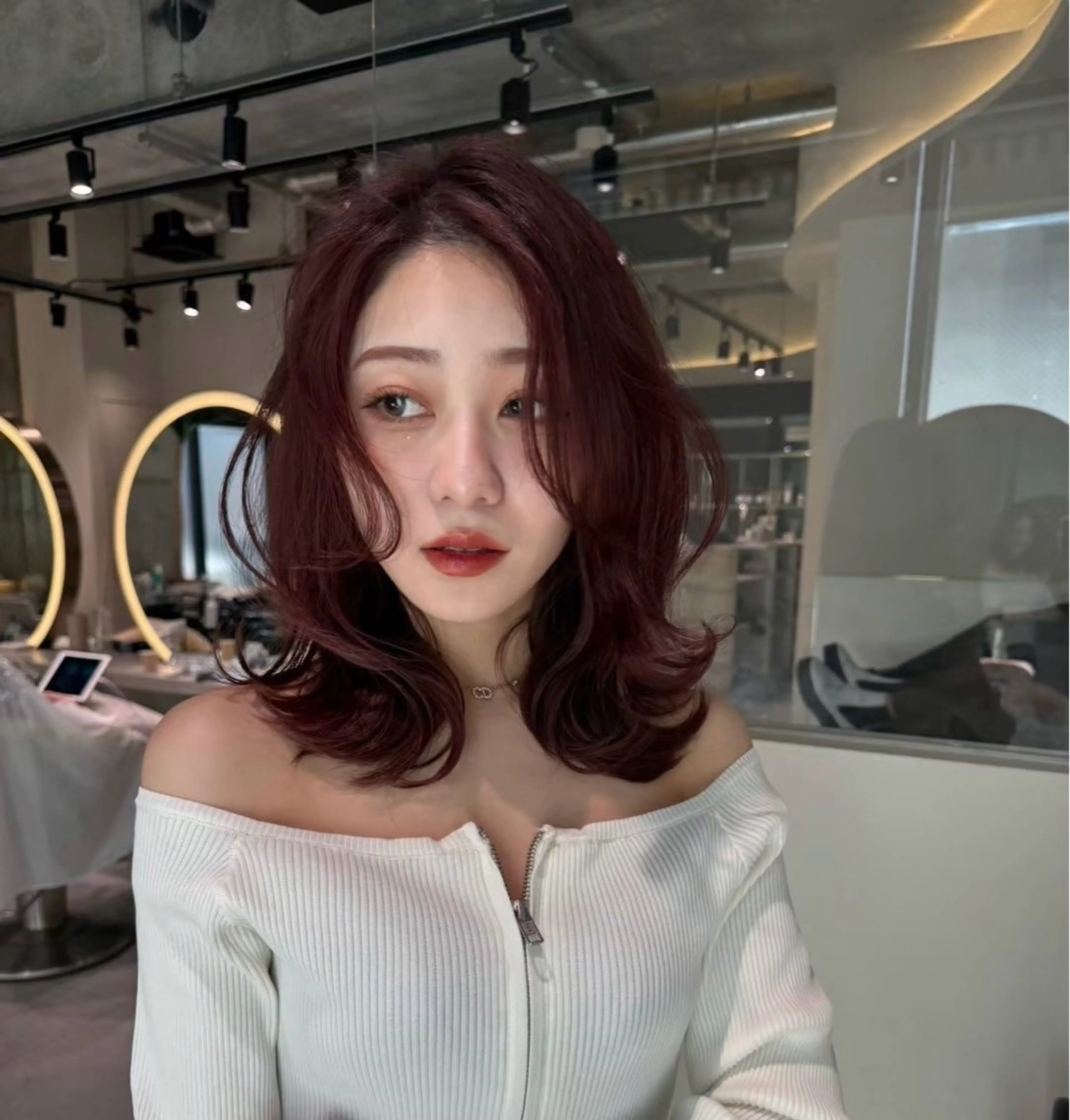 ミディアム くびれヘア 韓国風ヘア ヘアカラー 🎀透明感ブラウ ンshizuka🎀のヘアスタイル