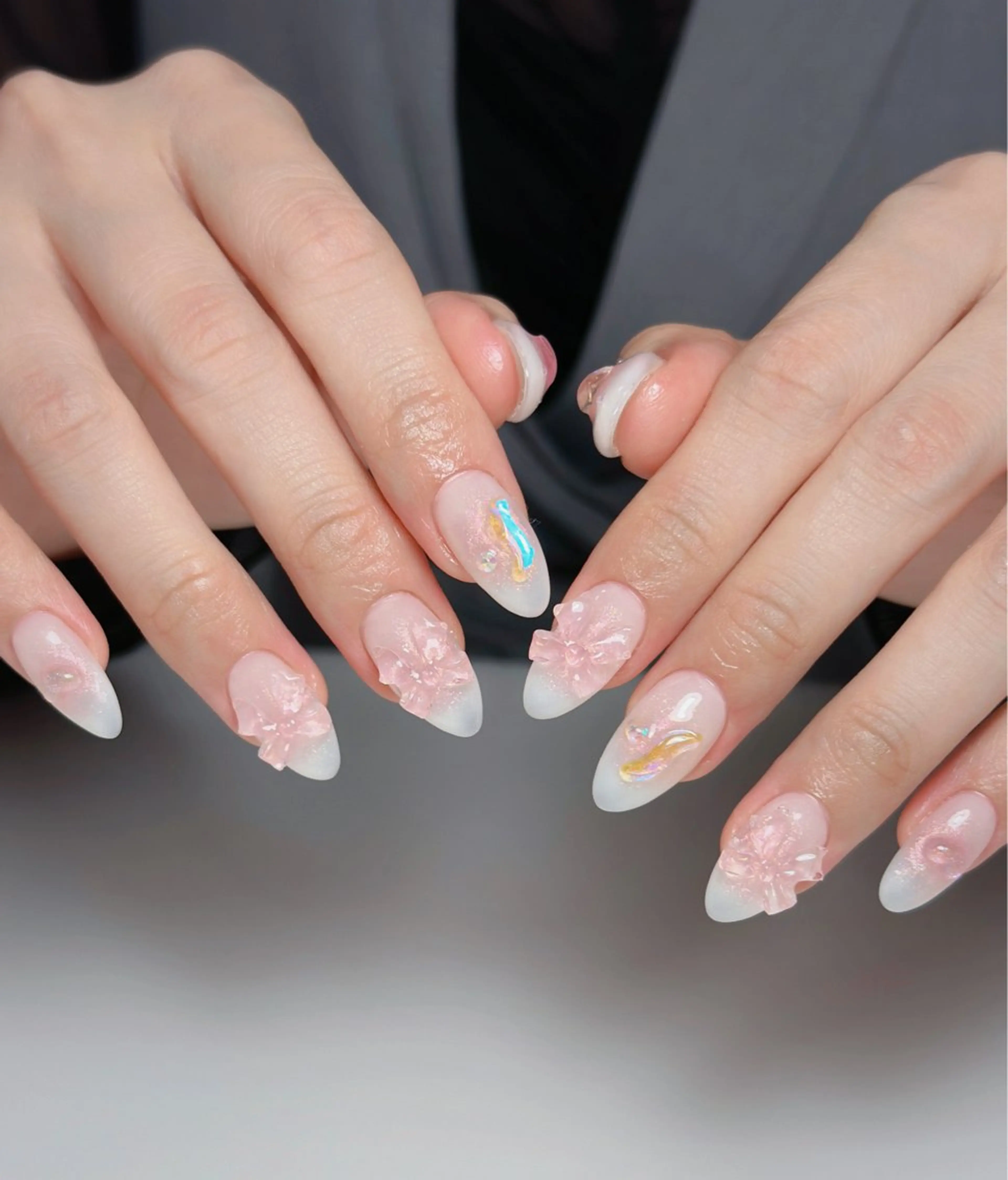 ネイル オーロラネイル 長さ出し フットネイル 韓国ネイル ラメ(グリッター) ハンドネイル 👍thumbs up nail👍のネイルデザイン