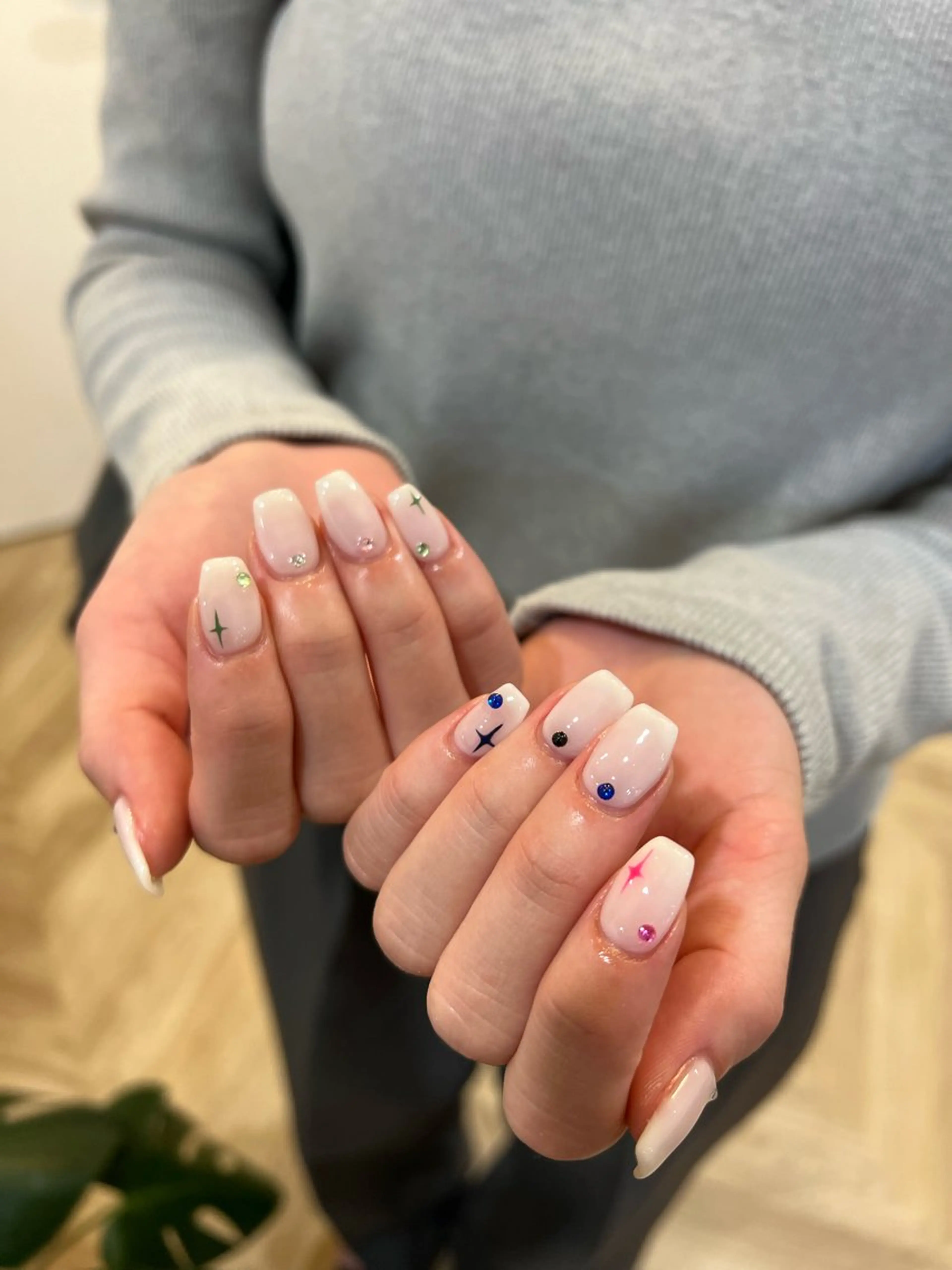 ネイル ハンドネイル フットネイル ハンドケア Nes.Nail所属・Miyagi Asamiのネイルデザイン