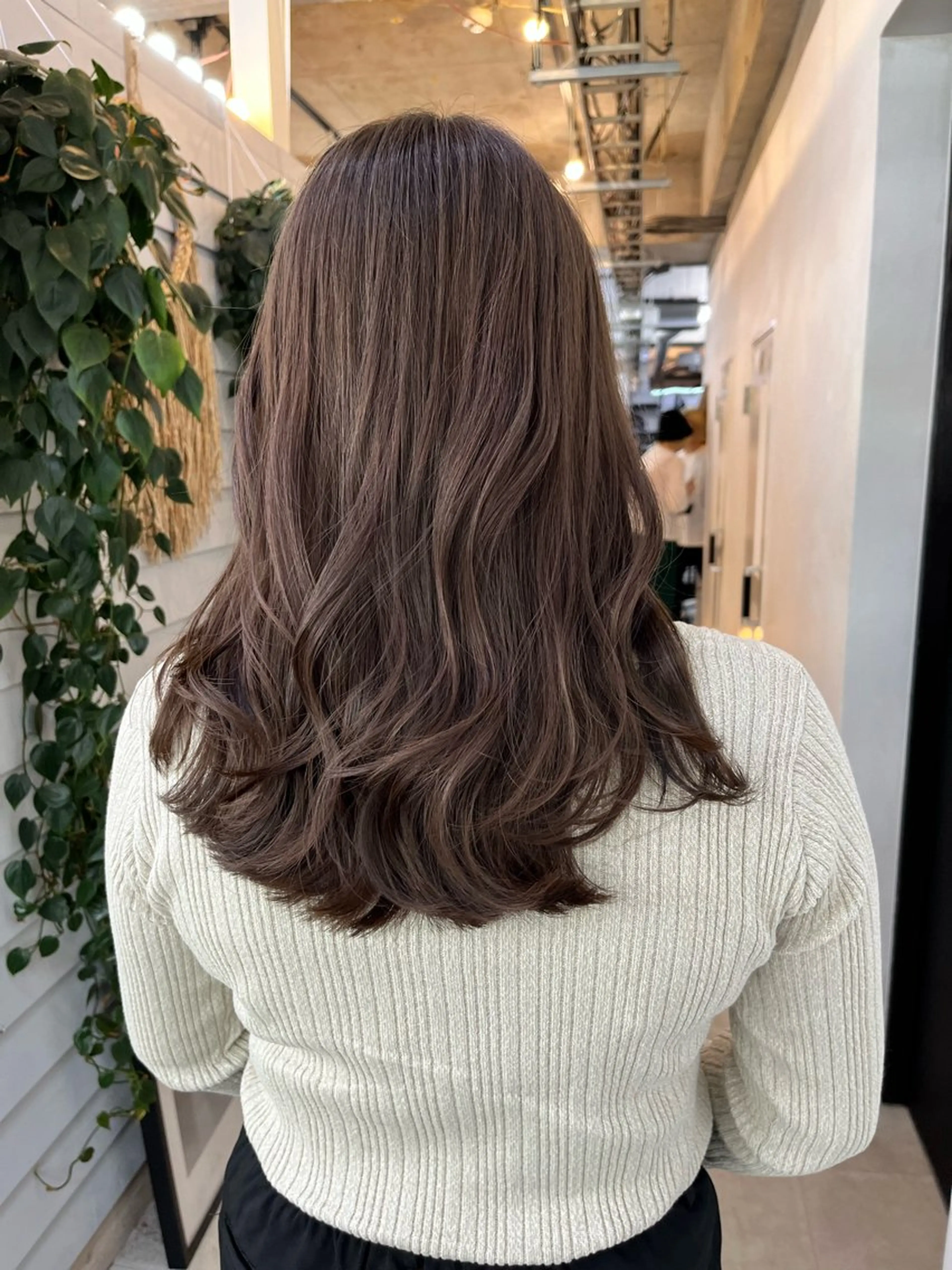 ミディアム カラー ブリーチ グレージュ ブリーチなしカラー オリーブグレージュ オリーブグレー ヘアカラー トリートメント 柔らかいヘアカラー 大成のヘアスタイル