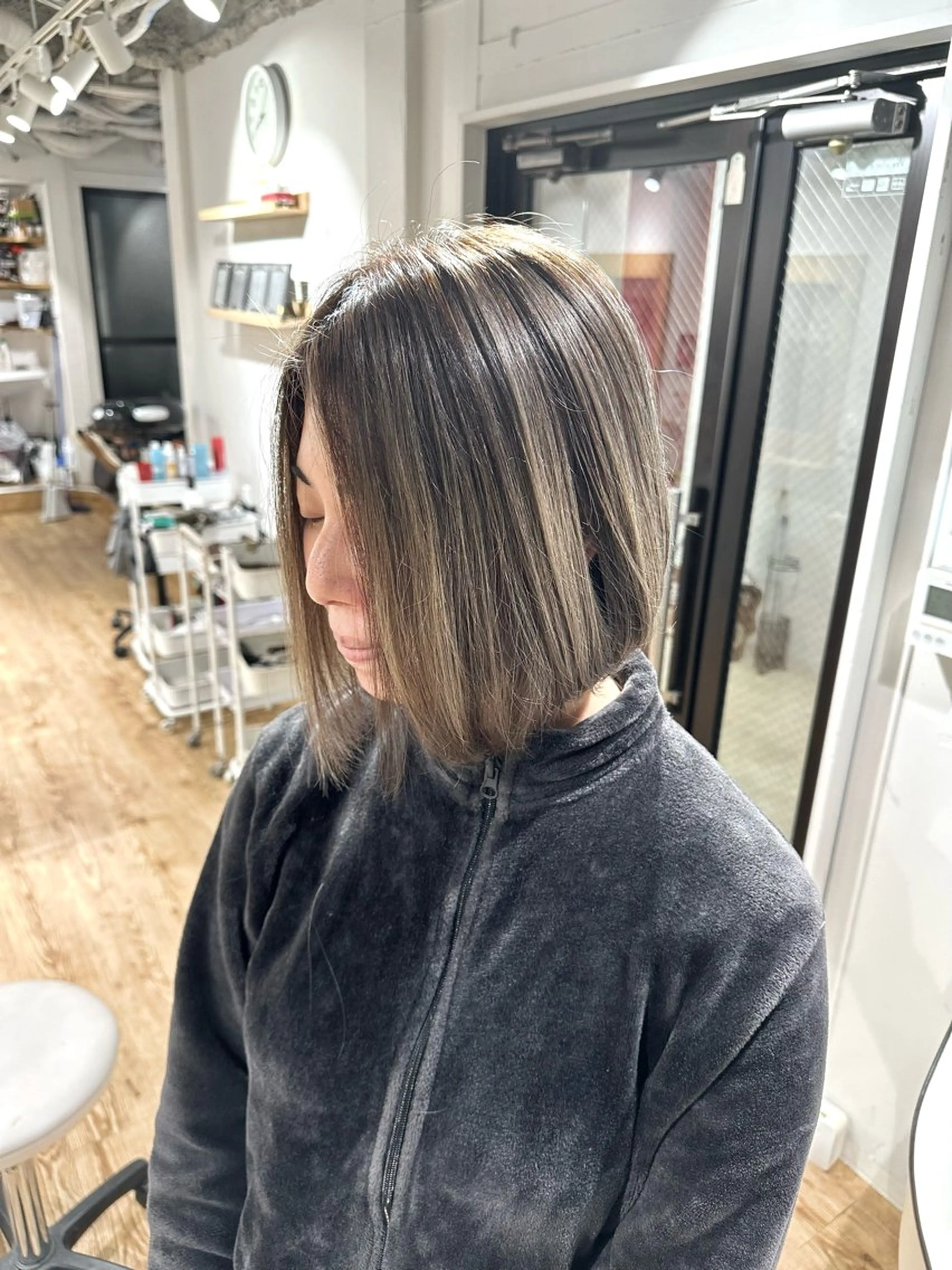 ミディアム カラー ヘアアレンジ バレイヤージュ ブリーチ ハイライトカラー ハイライト レイヤーカット カット ヘアカラー SALOWIN京都河原町Suite店所属・外国人風レイヤー/ ハイトーンSHUのヘアスタイル