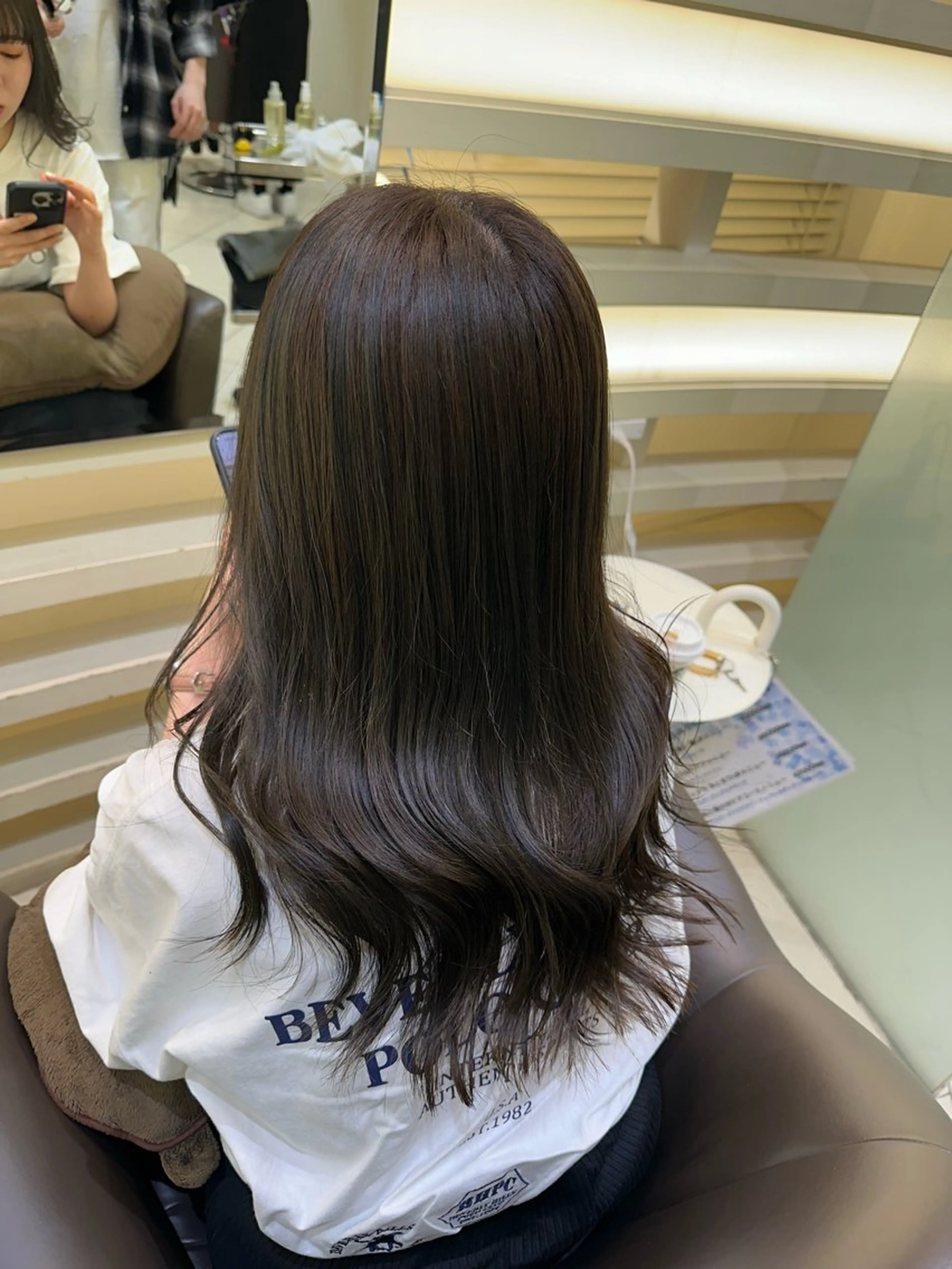 ミディアム カラー タイトボブ個性派カラ ーAKANEのヘアスタイル