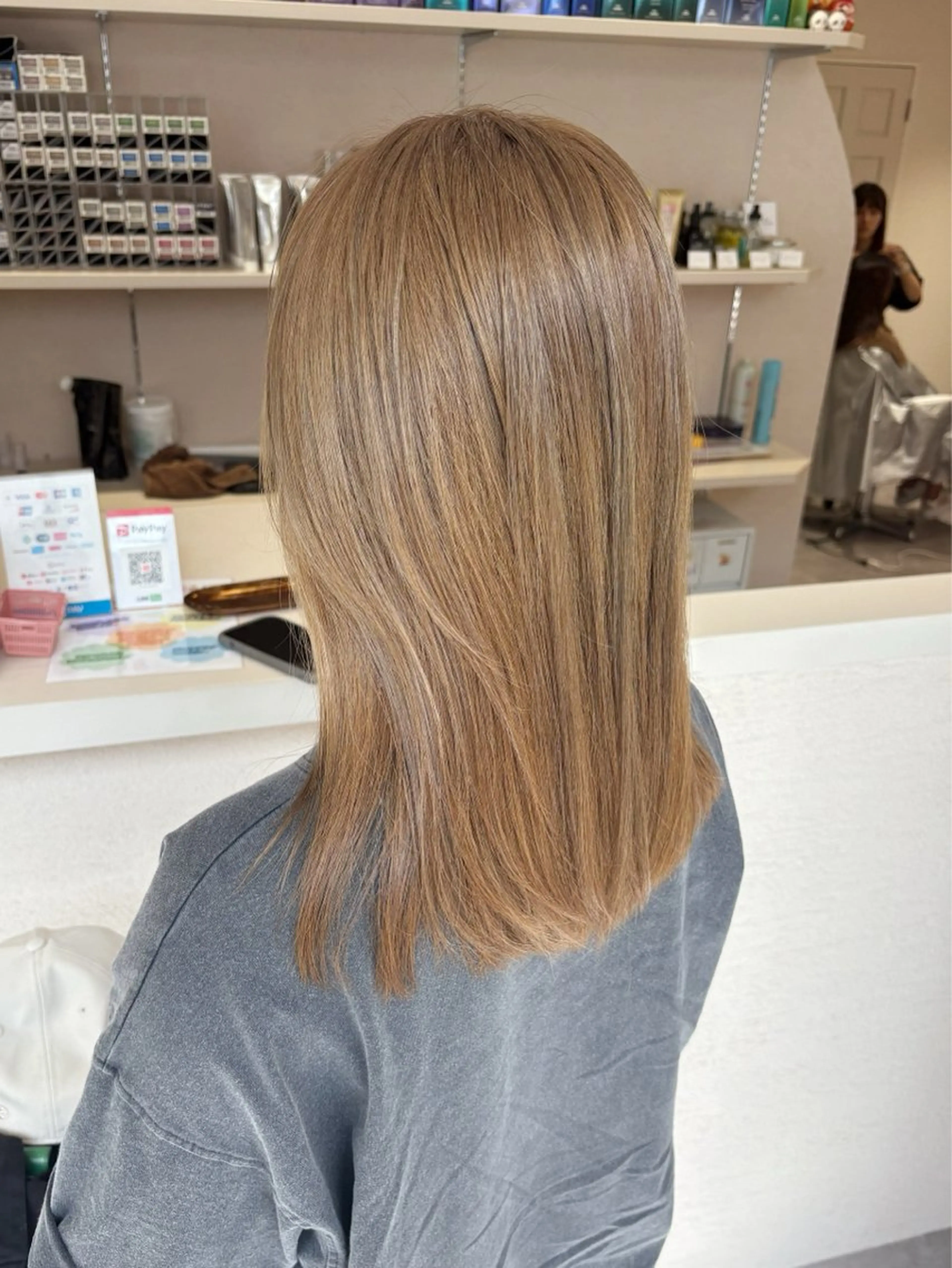 ミディアム カラー ブリーチ カット ヘアカラー トリートメント 増渕 駿介のヘアスタイル