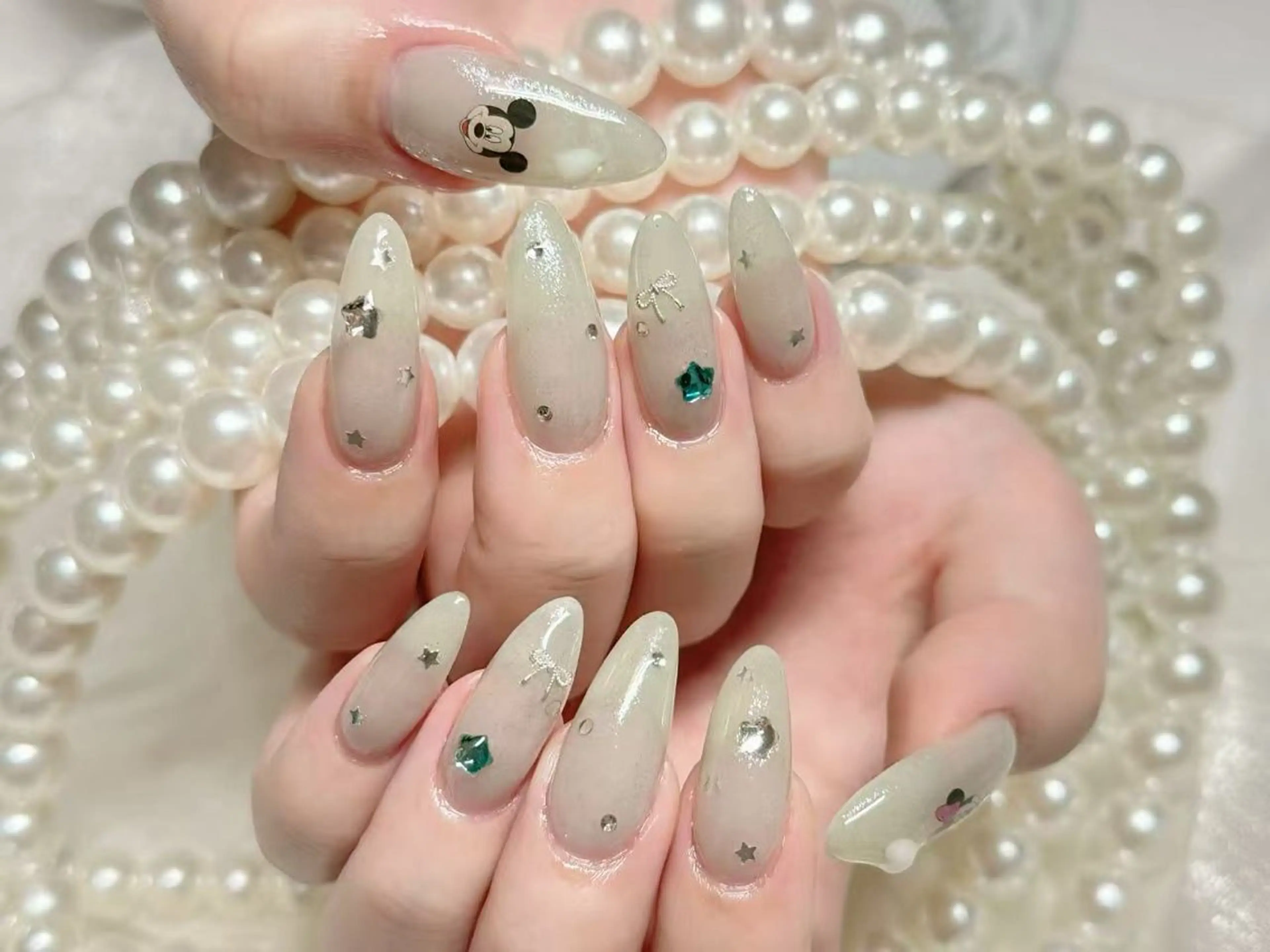 ネイル オーロラネイル 長さ出し フレンチネイル ガーリー キラキラネイル RIn 🎀のネイルデザイン