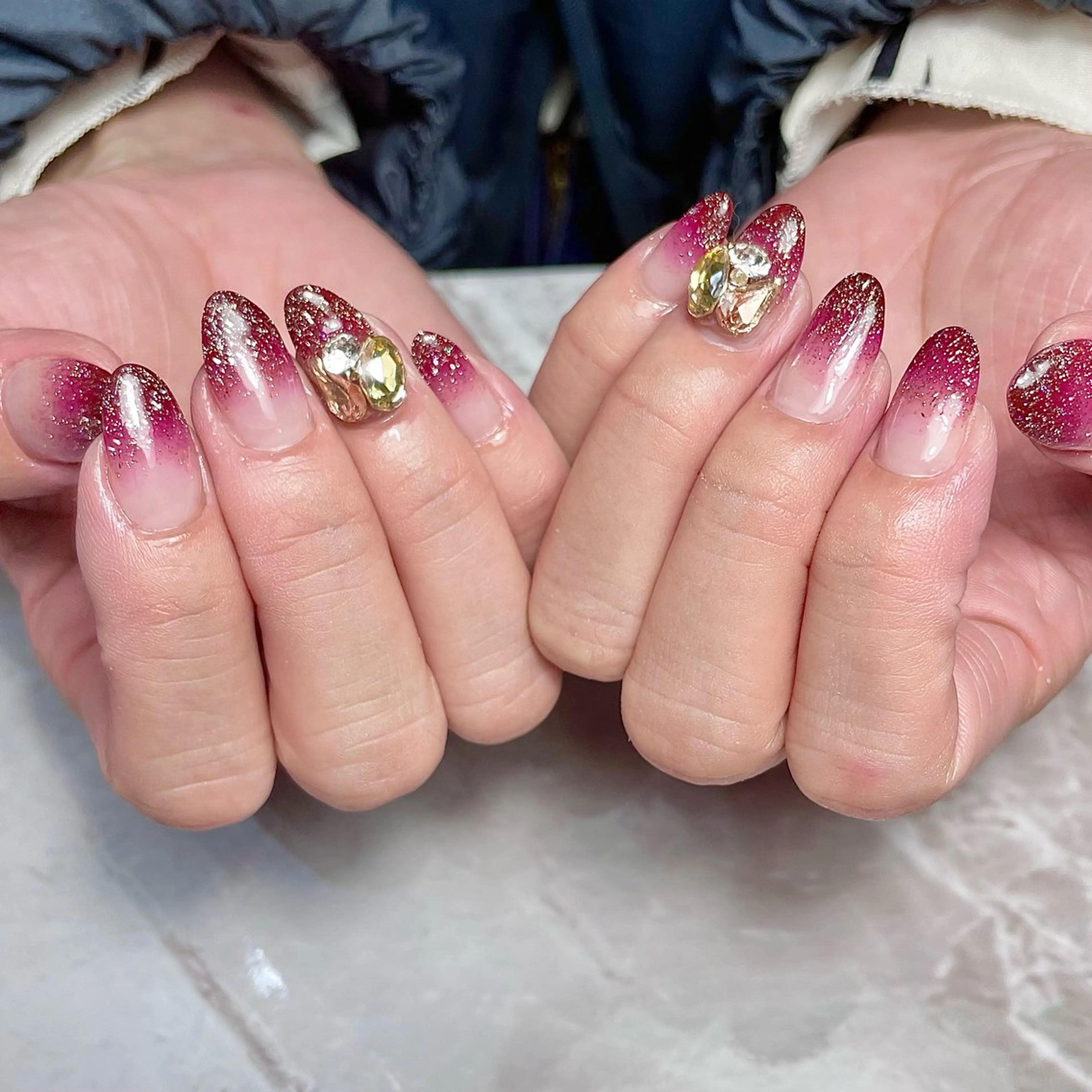 ネイル ボルドー クリアネイル フラッシュネイル グラデーション 赤色 ハンドネイル upala Mayukoのネイルデザイン