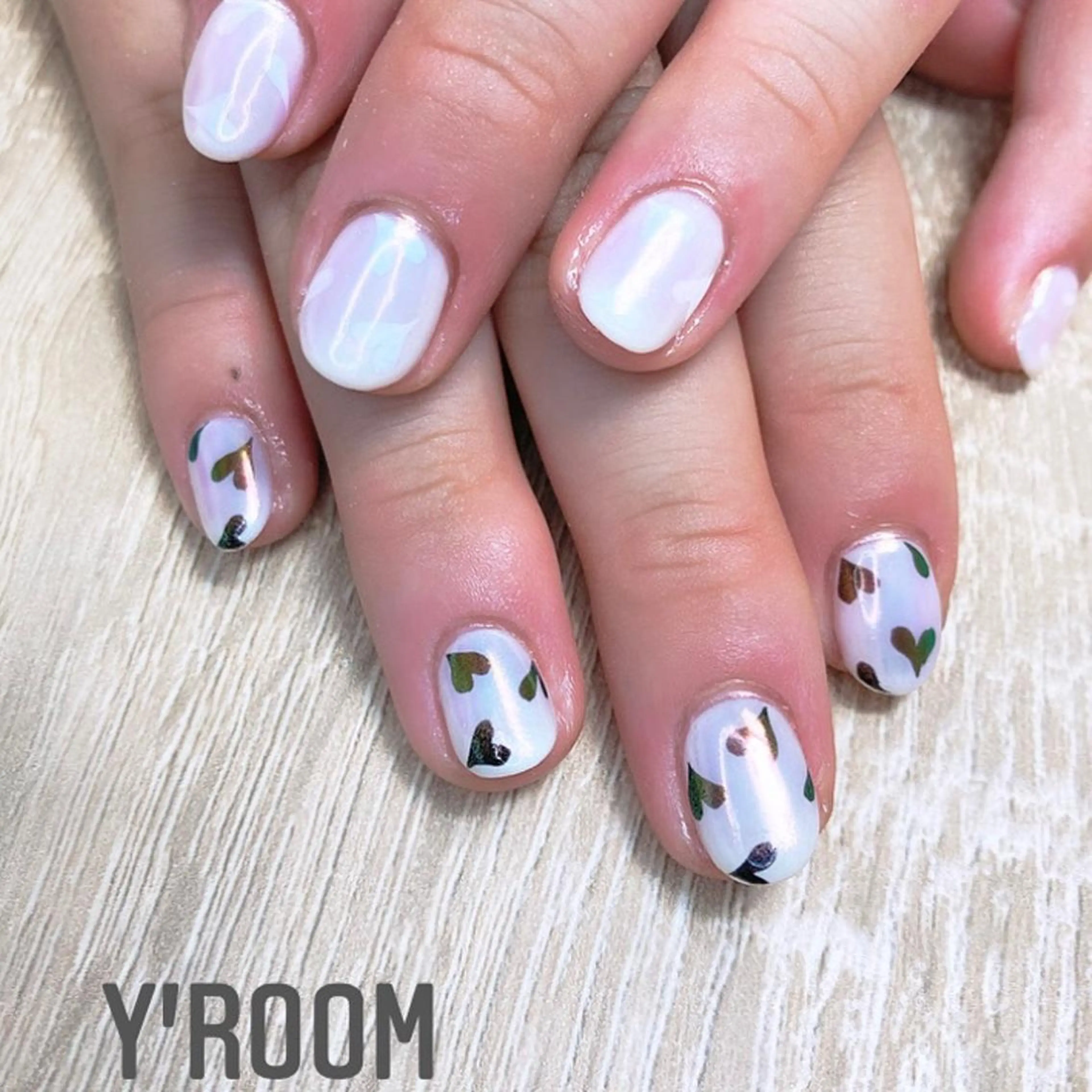 ネイル オーロラネイル フラッシュネイル フットネイル ジェルネイル ハート YUKA （ネイリスト）のネイルデザイン