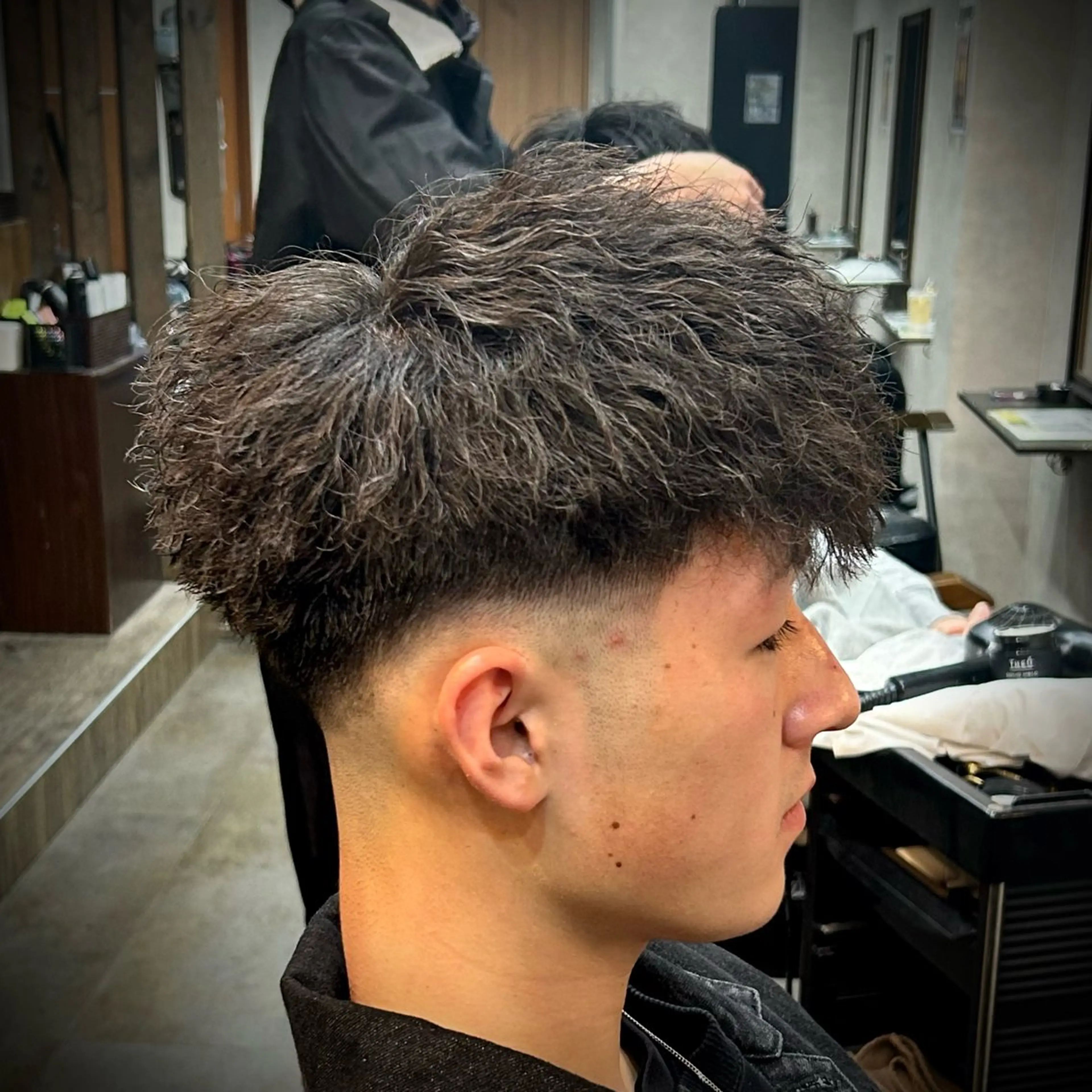 メンズ フェードカット カット パーマ 革命🔥ツイスパ/フ ェザー特化SHOTAのヘアスタイル