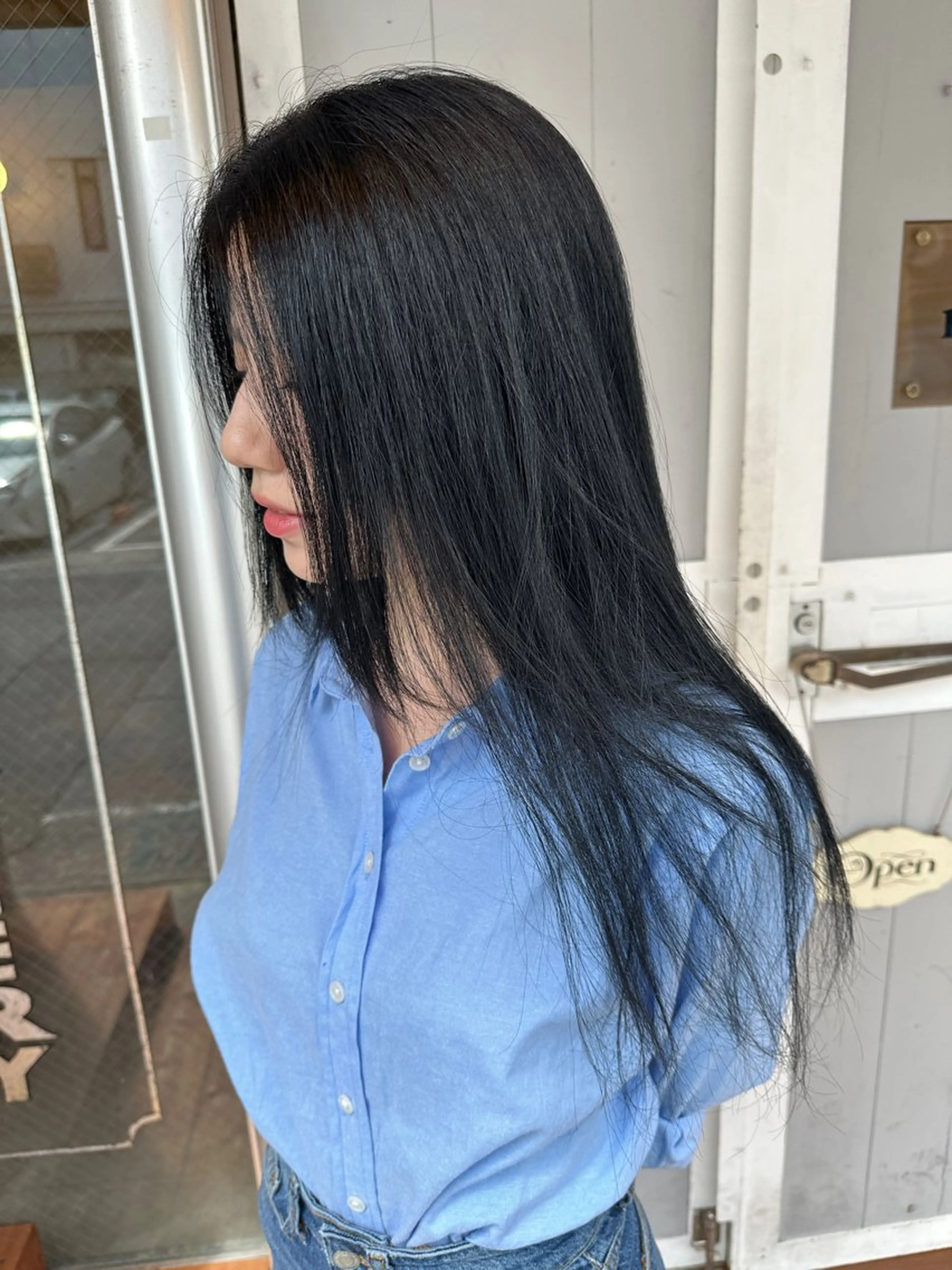 ミディアム miloc MOMOKAのヘアスタイル