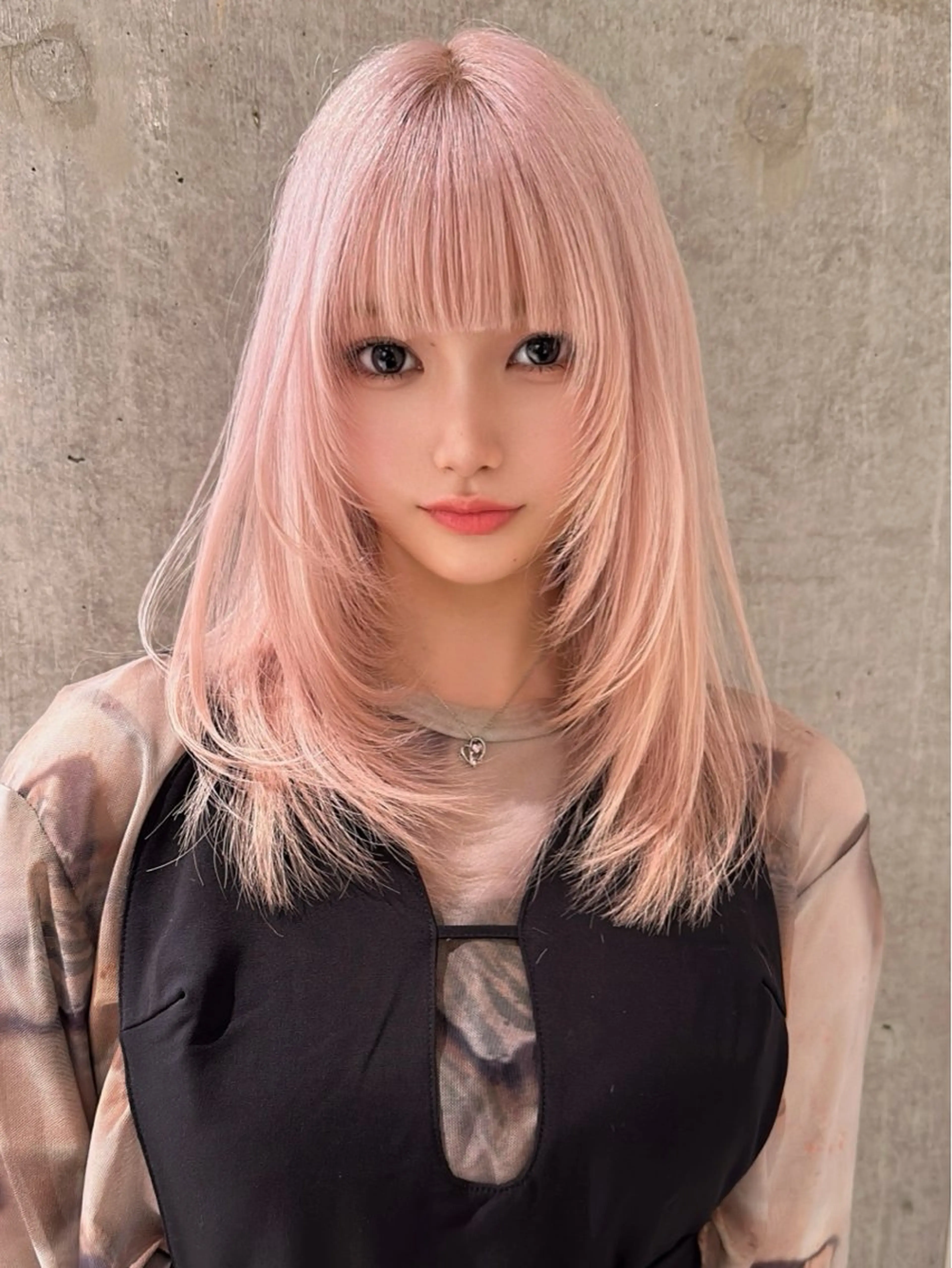 セミロング ヘアカラー トリートメント 名古屋ムラ修正 ハイトーンのヘアスタイル