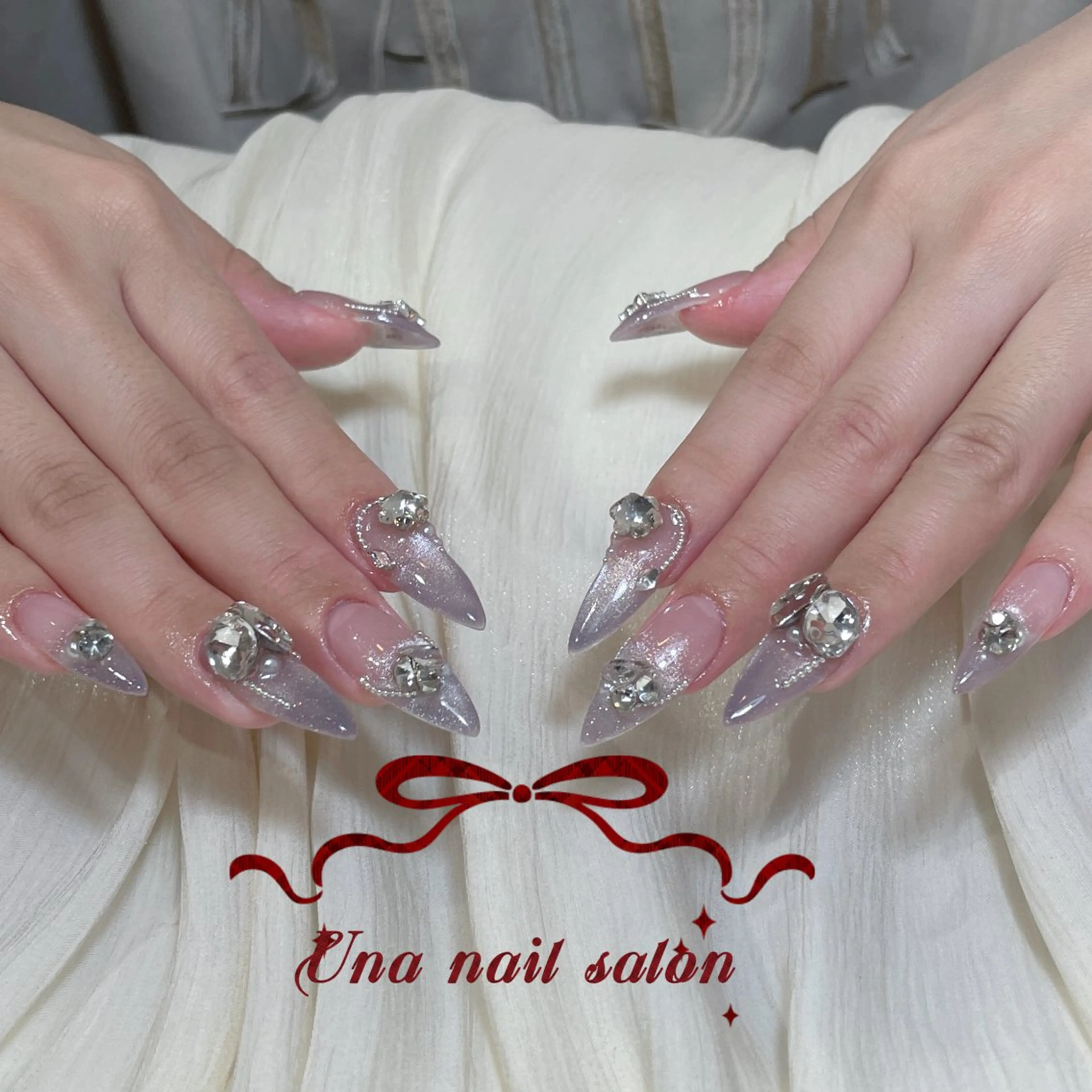 ネイル アートネイル オーロラネイル フラッシュネイル ガーリー キラキラネイル ハンドネイル Una NAILMANAMIのネイルデザイン