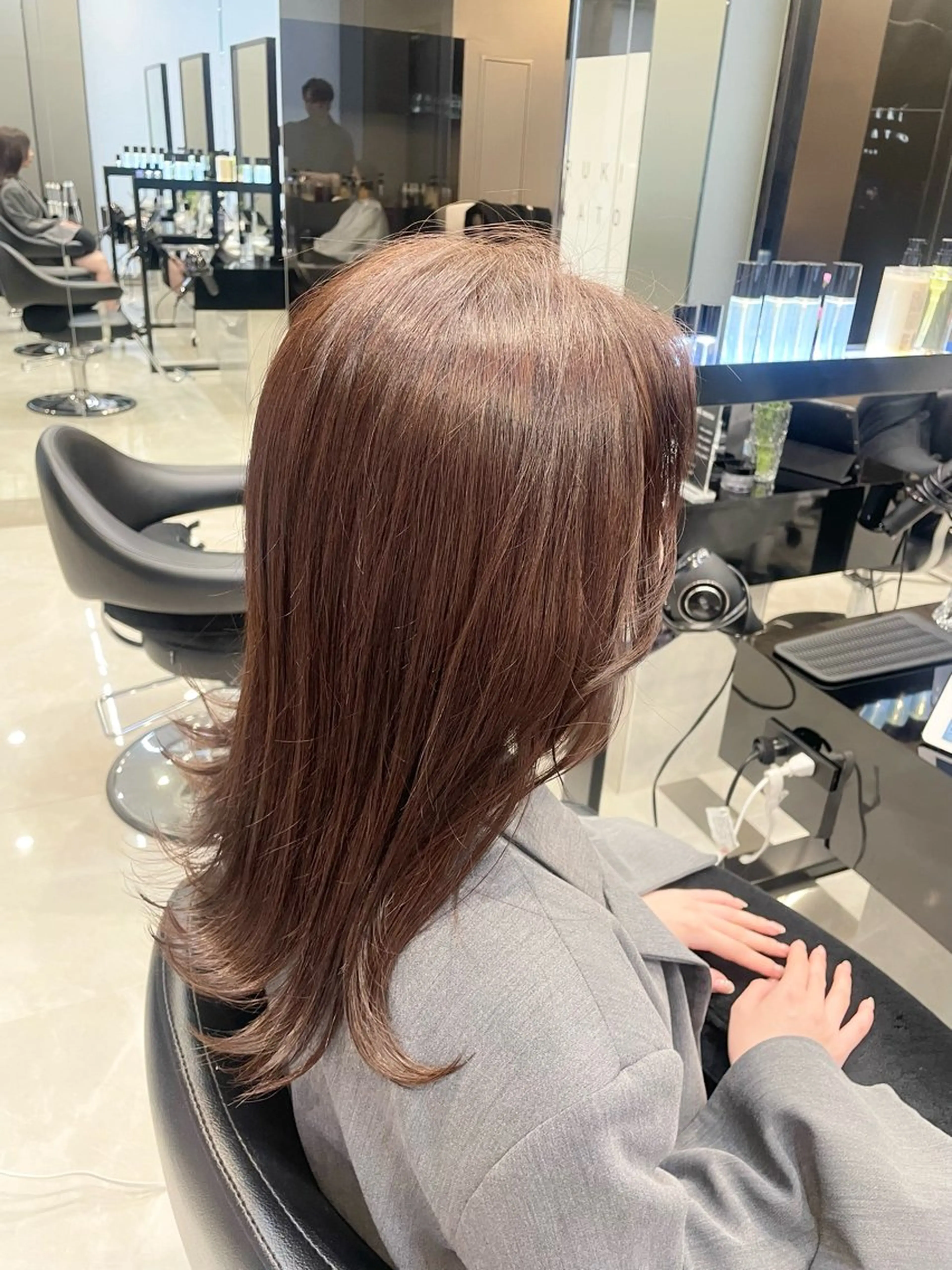 セミロング HARUKI MINATO Japan FUKUOKA所属・秋屋 美々梨のヘアスタイル