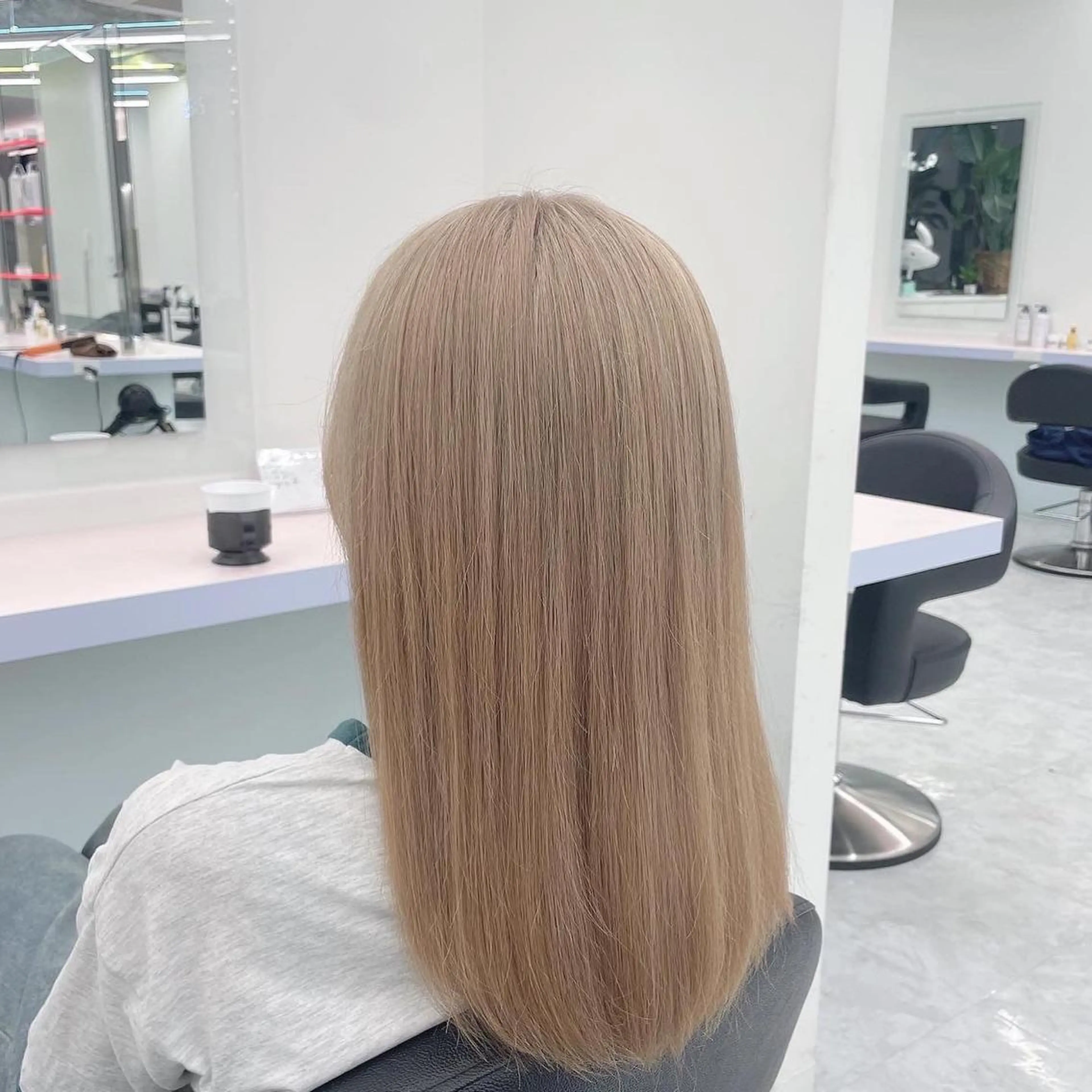 セミロング カラー ベージュカラー ブロンド ブロンドベージュ ヘアカラー ヘッドスパ 🫧ハイトーン🫧 ベージュ🫧徹哉のヘアスタイル