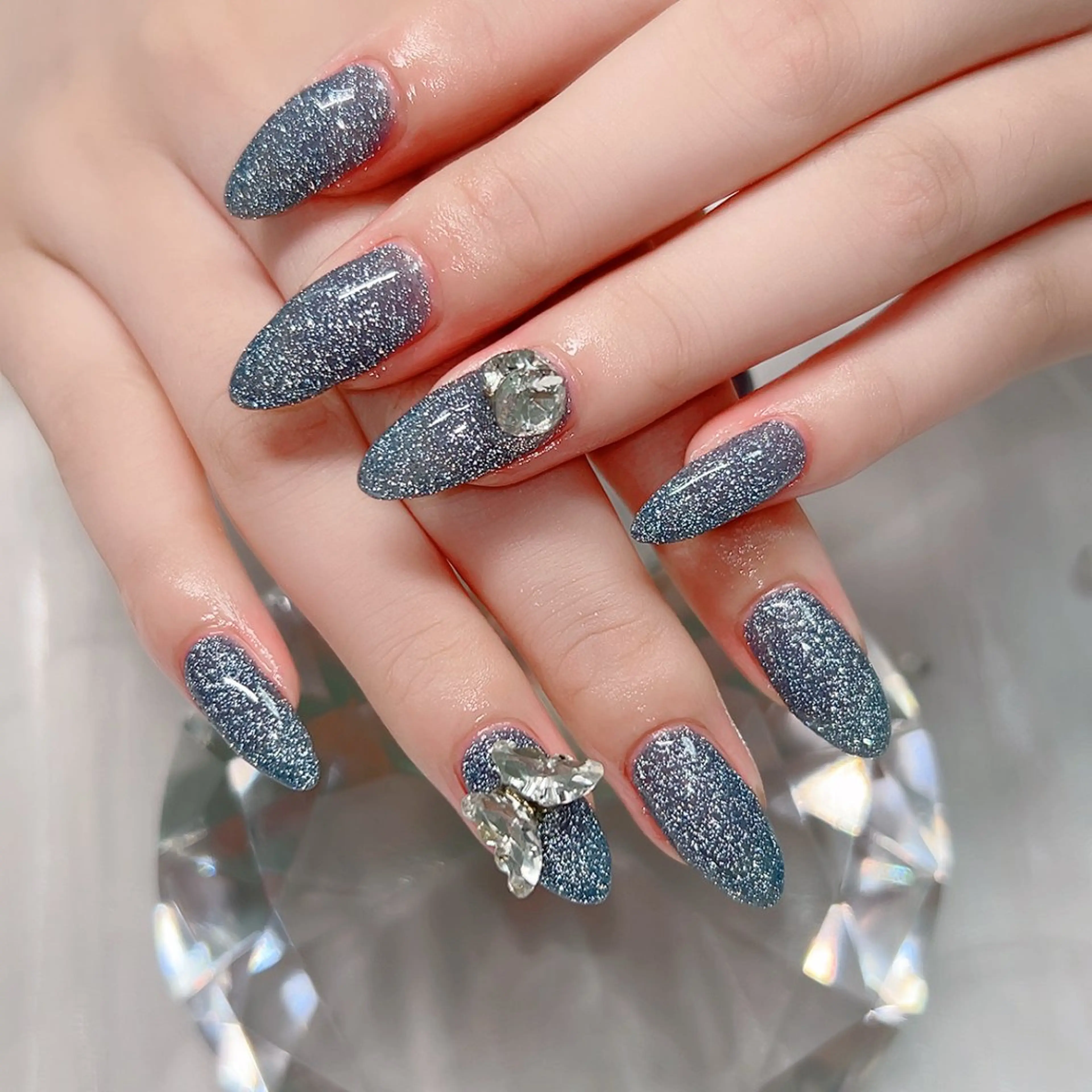 ネイル ブルー ホログラムネイル キラキラネイル ラメ(グリッター) ピンク ハンドネイル Cute Tips nailのネイルデザイン