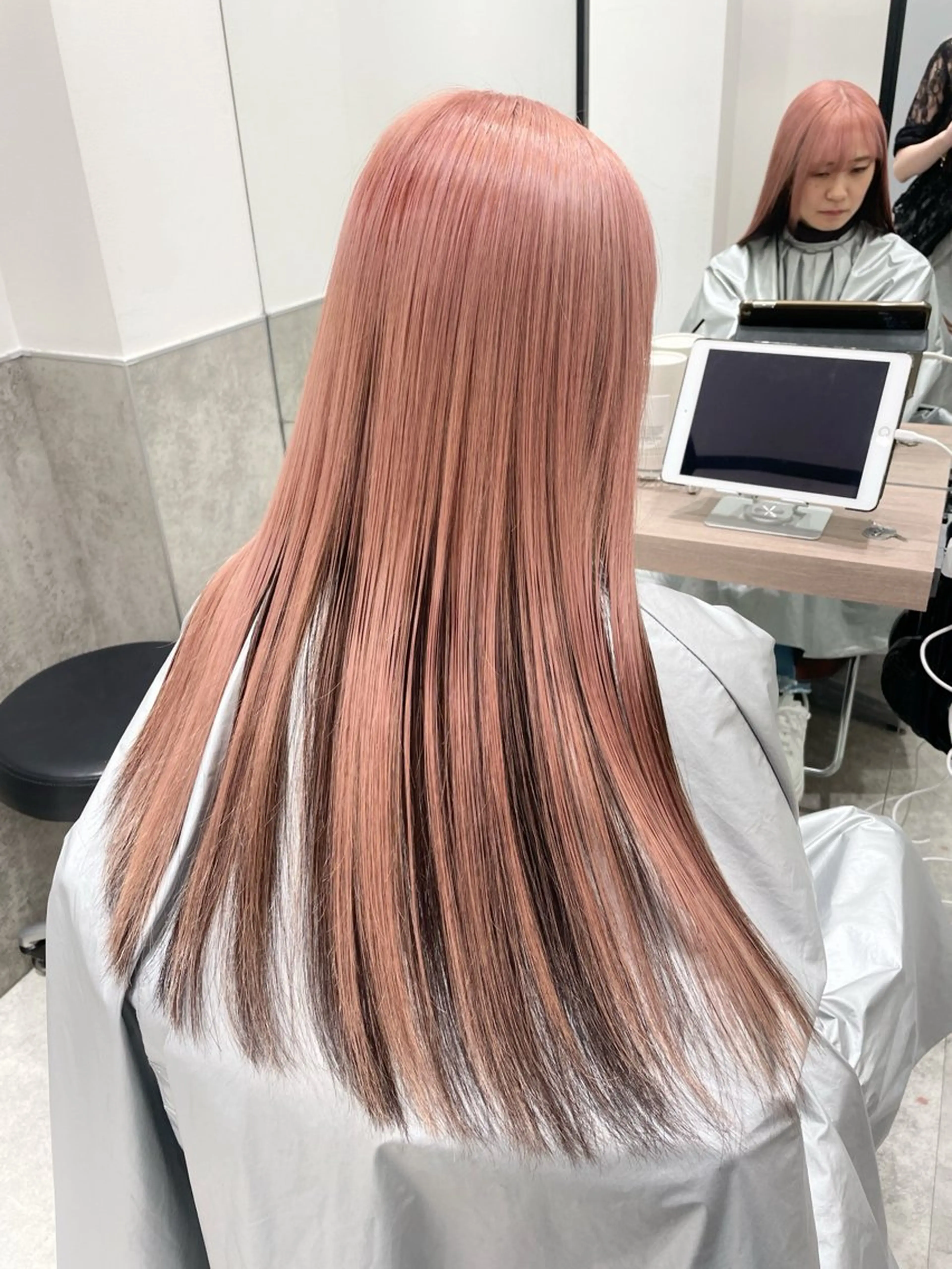ロング カラー ヘアアレンジ ベージュカラー デザインカラー ハイトーンカラー インナーカラー ピンクカラー ヘアカラー トリートメント ヘアセット SALOWIN原宿ash店所属・理想のハイトーンへ 🌙サイダサキのヘアスタイル