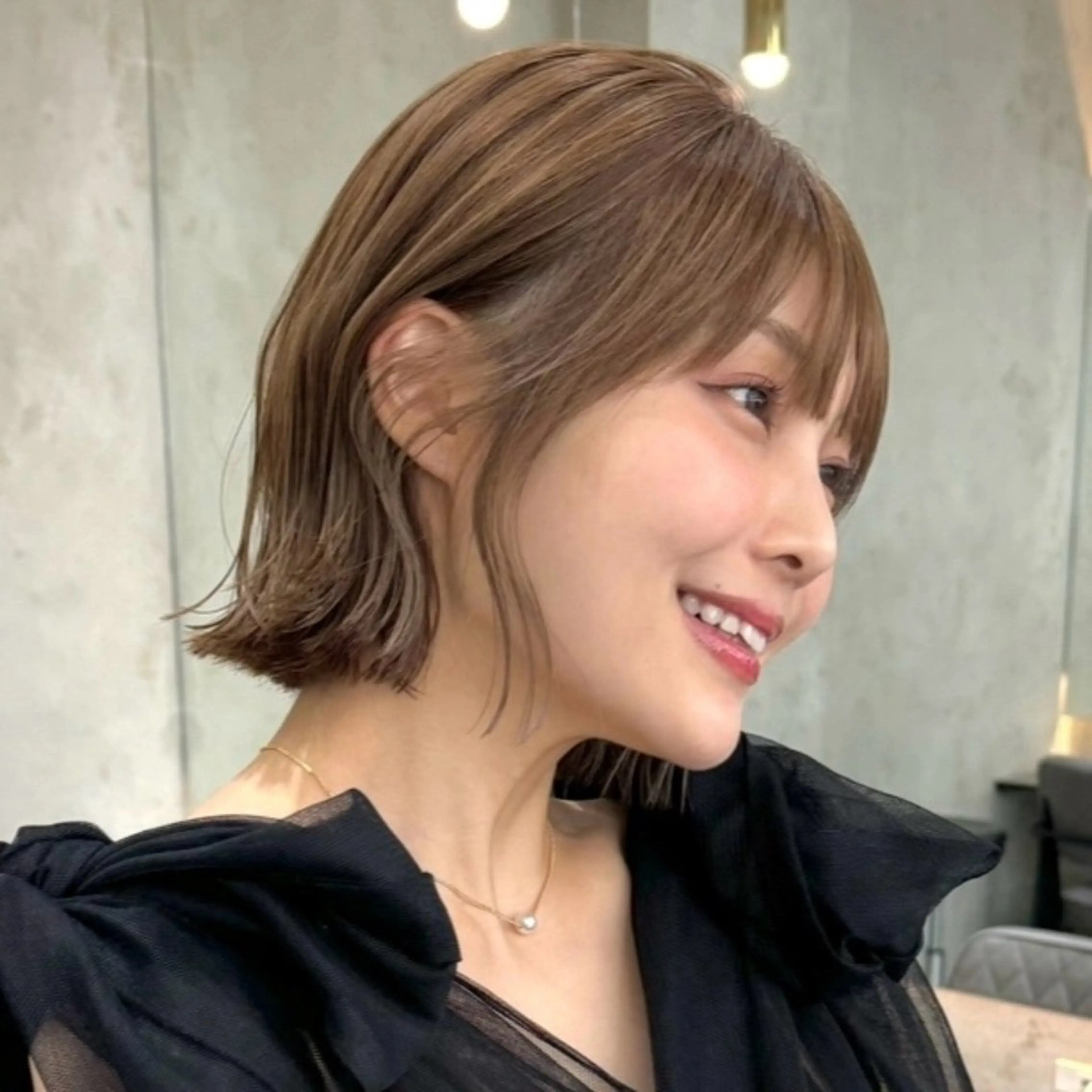 ショート カラー カット ヘアカラー トリートメント 莉乃/縮毛矯正/髪質 改善/艶カラーのヘアスタイル