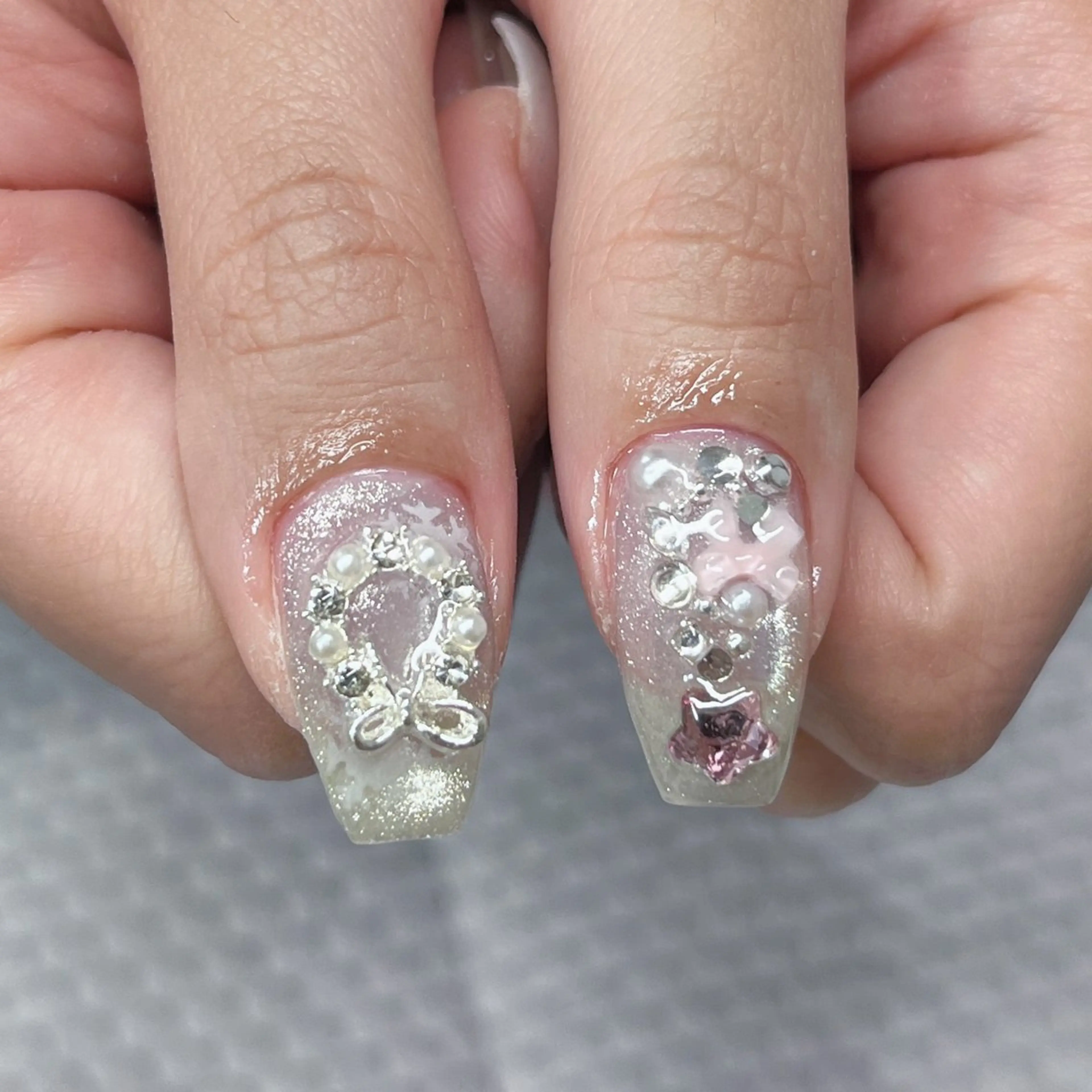 ネイル 氷ネイル・うるうるネイル キラキラネイル 韓国ネイル シンプルネイル ワンホンネイル ハンドネイル はなネイル所属・R_nail xixiのネイルデザイン