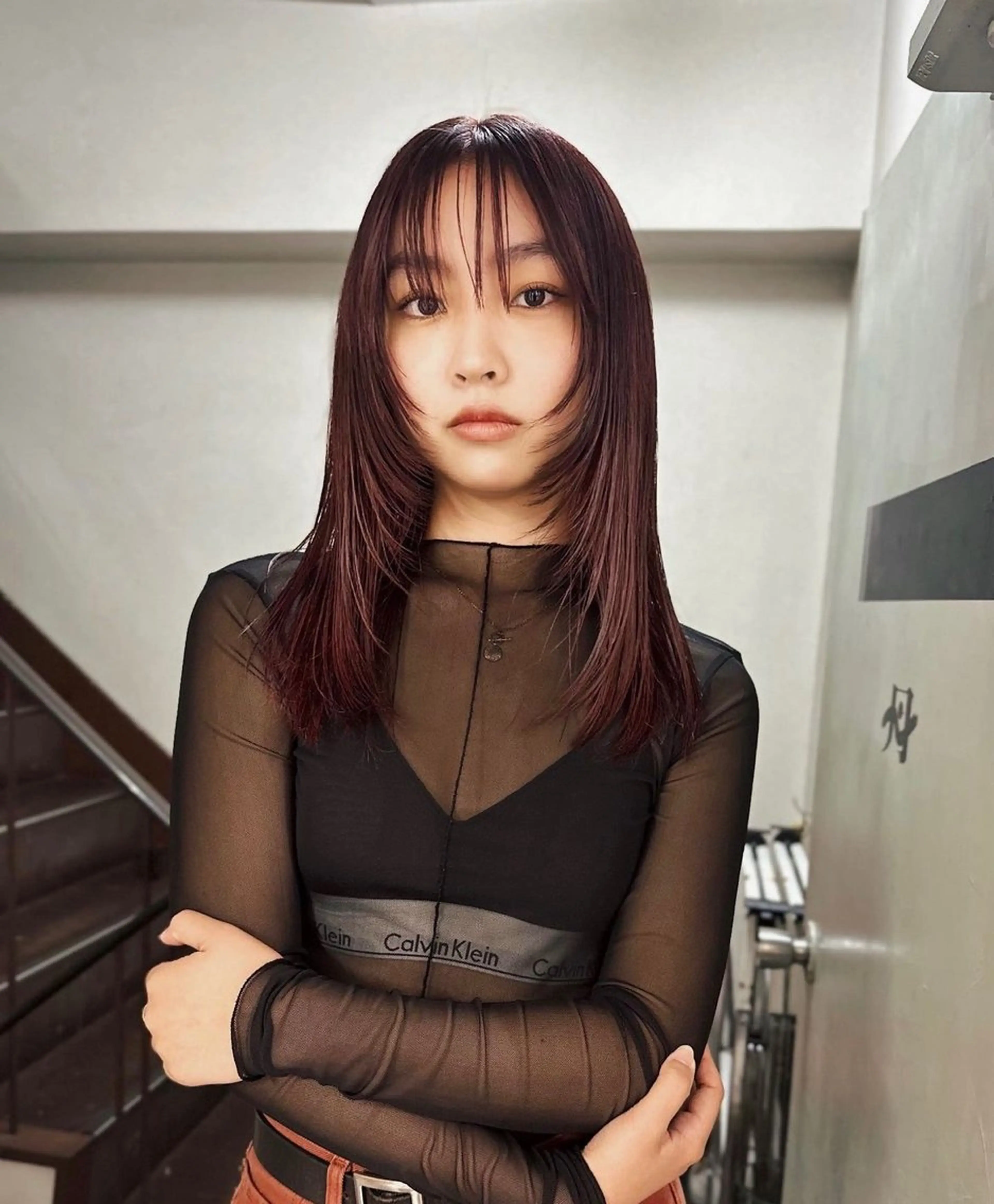 セミロング カラー 束所属・毛流れセンターパート Sakiのヘアスタイル