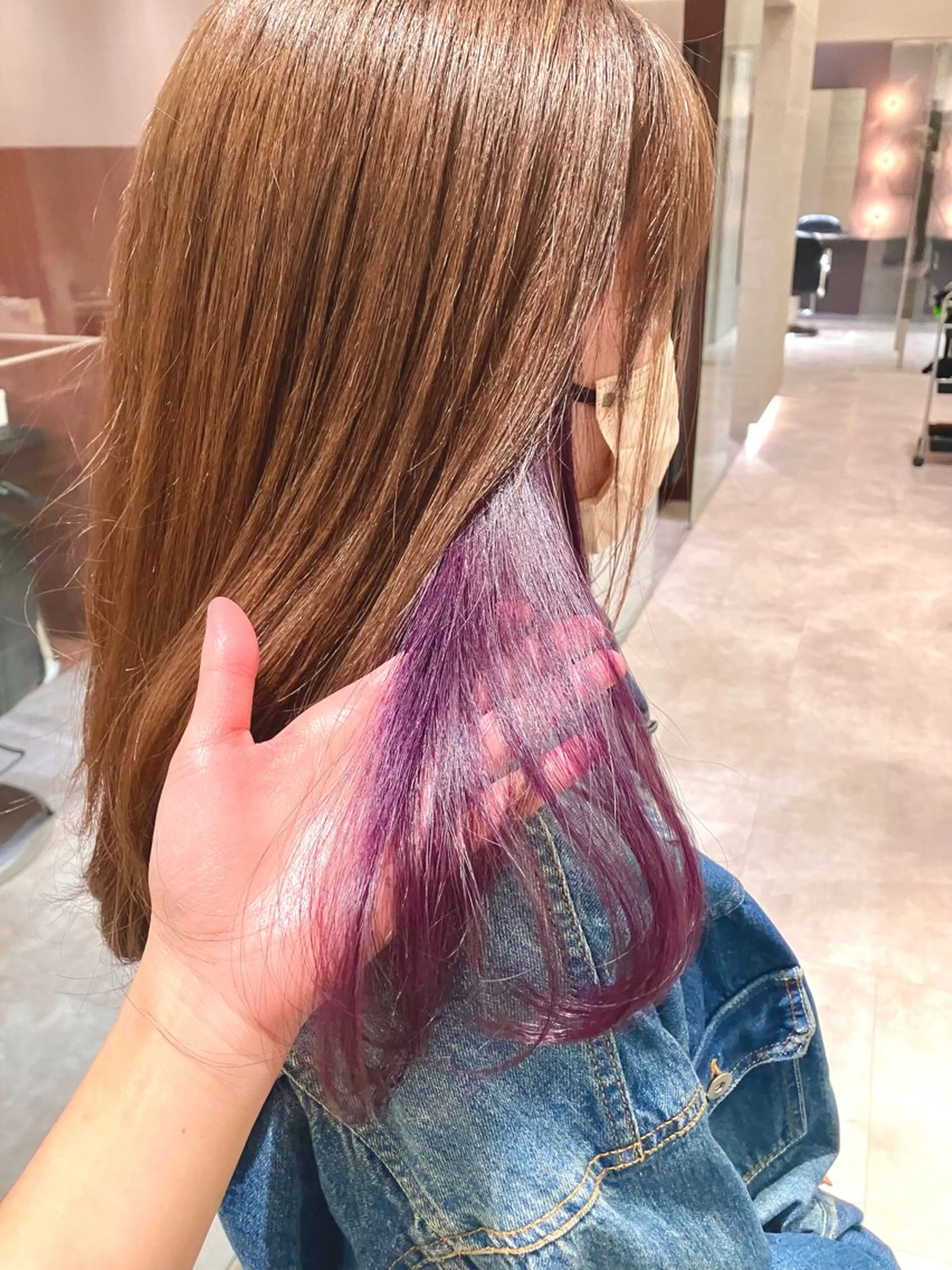 ロング カラー ブリーチ ピンクカラー ピンクパープル パープルカラー サキ🤍ハイトーン 🩰くびれ巻きヘアのヘアスタイル