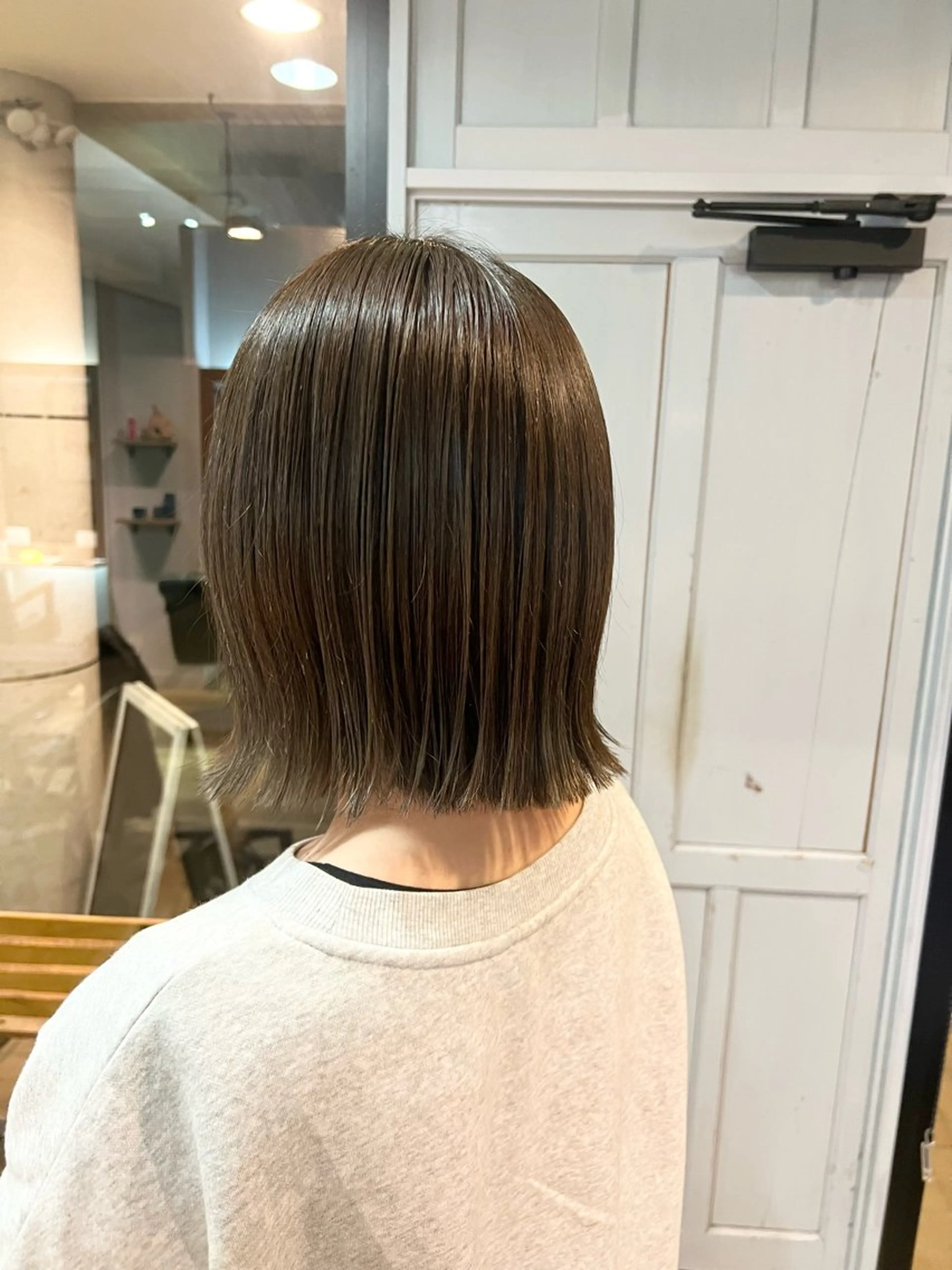 ショート カラー グレージュ 堀 望美のヘアスタイル