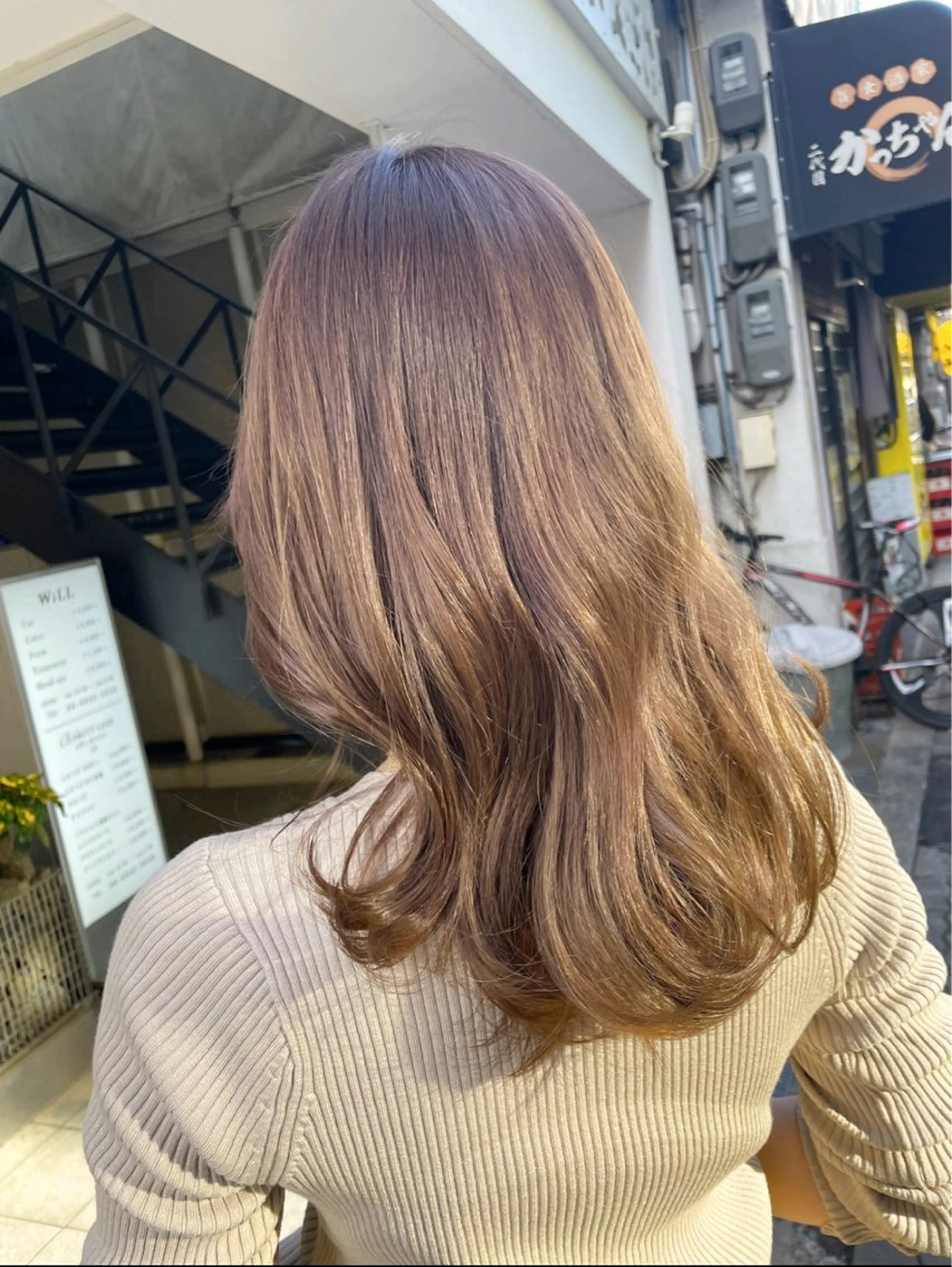 セミロング カラー ベージュカラー ブリーチ ダブルカラー ブリーチなしカラー 朝尾 愛花のヘアスタイル