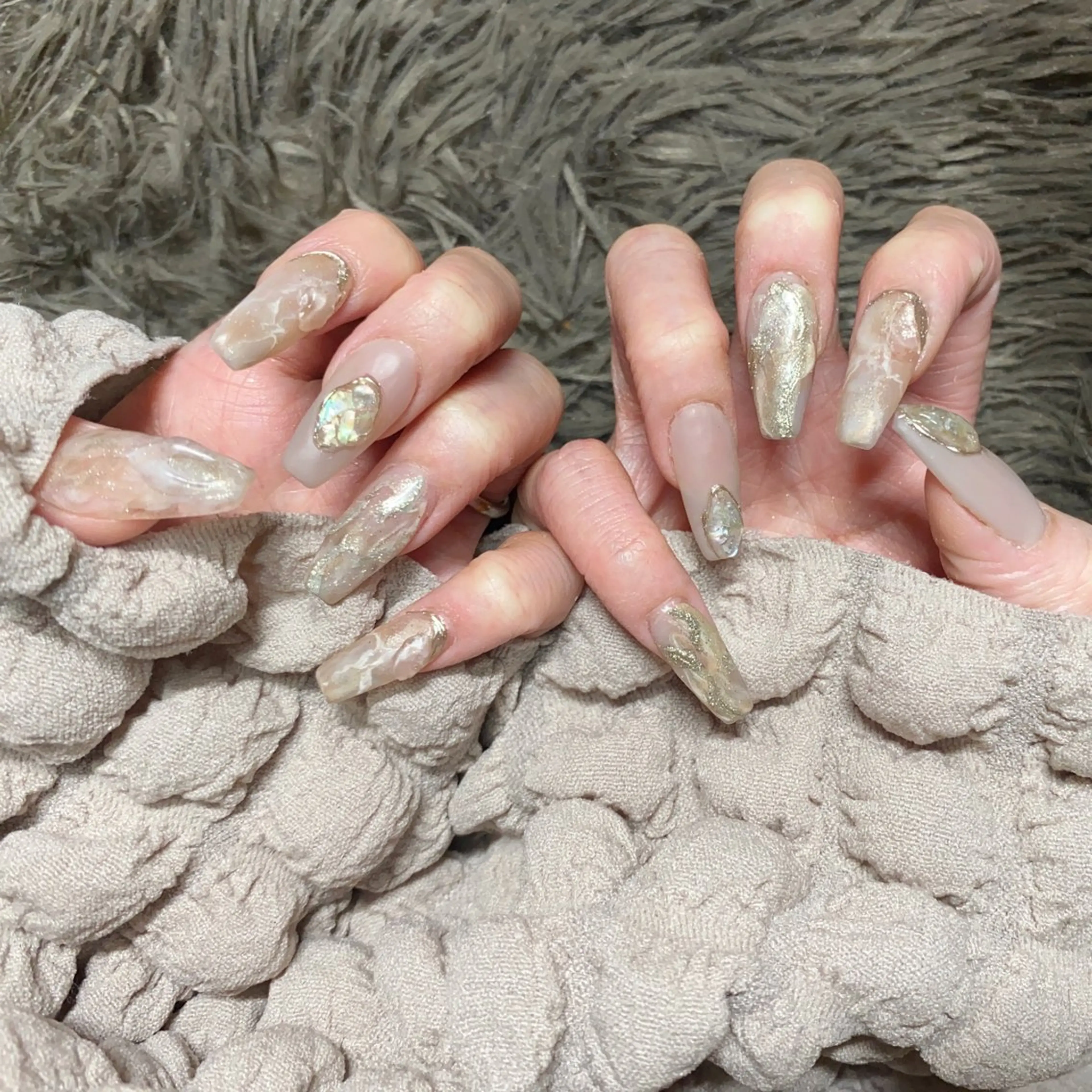 ネイル ブラウン キラキラネイル スカルプネイル 春ネイル nail salon Ecrin所属・前島 稀歩のネイルデザイン