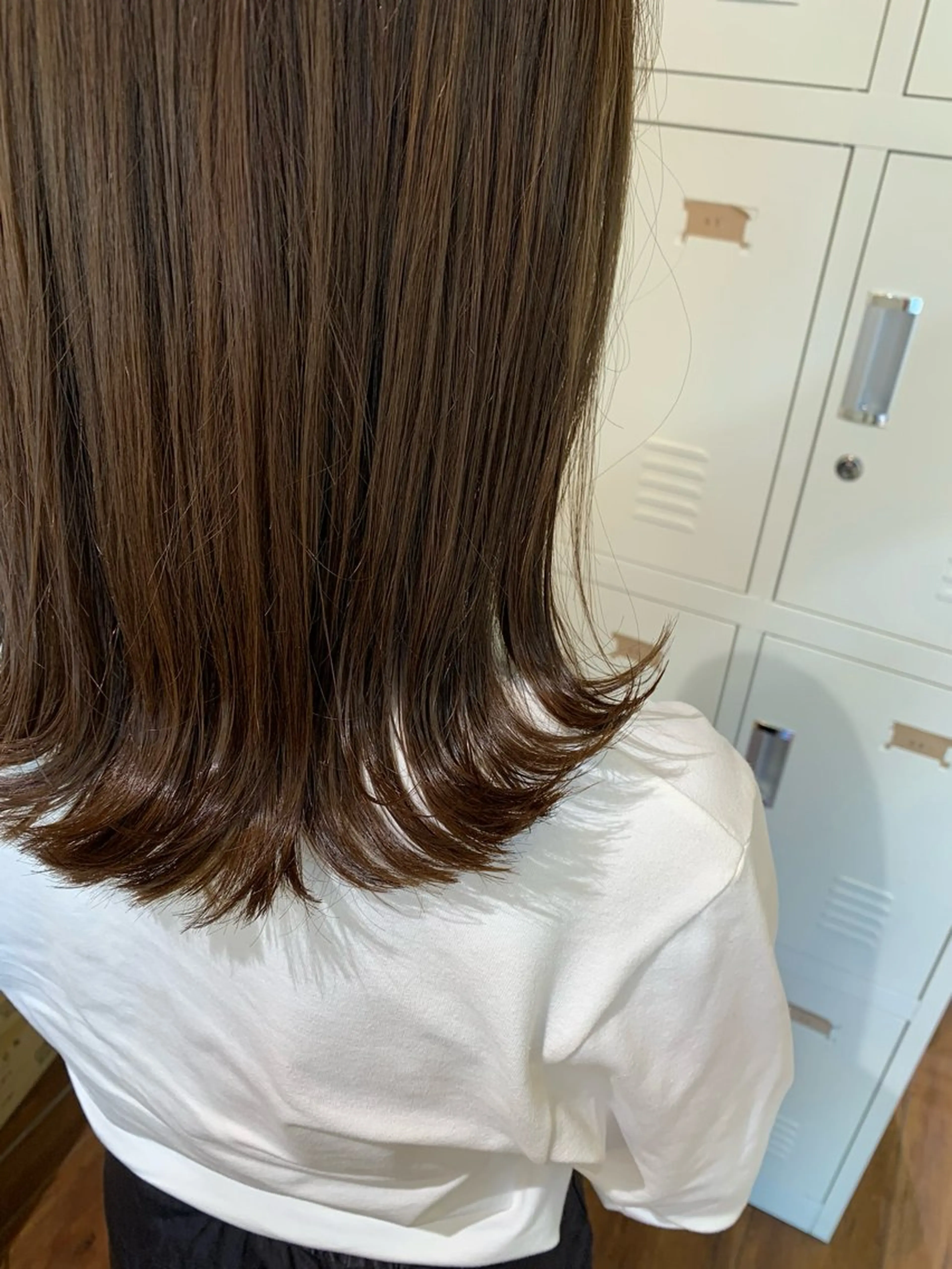 セミロング カラー 戸丸 絵夢のヘアスタイル