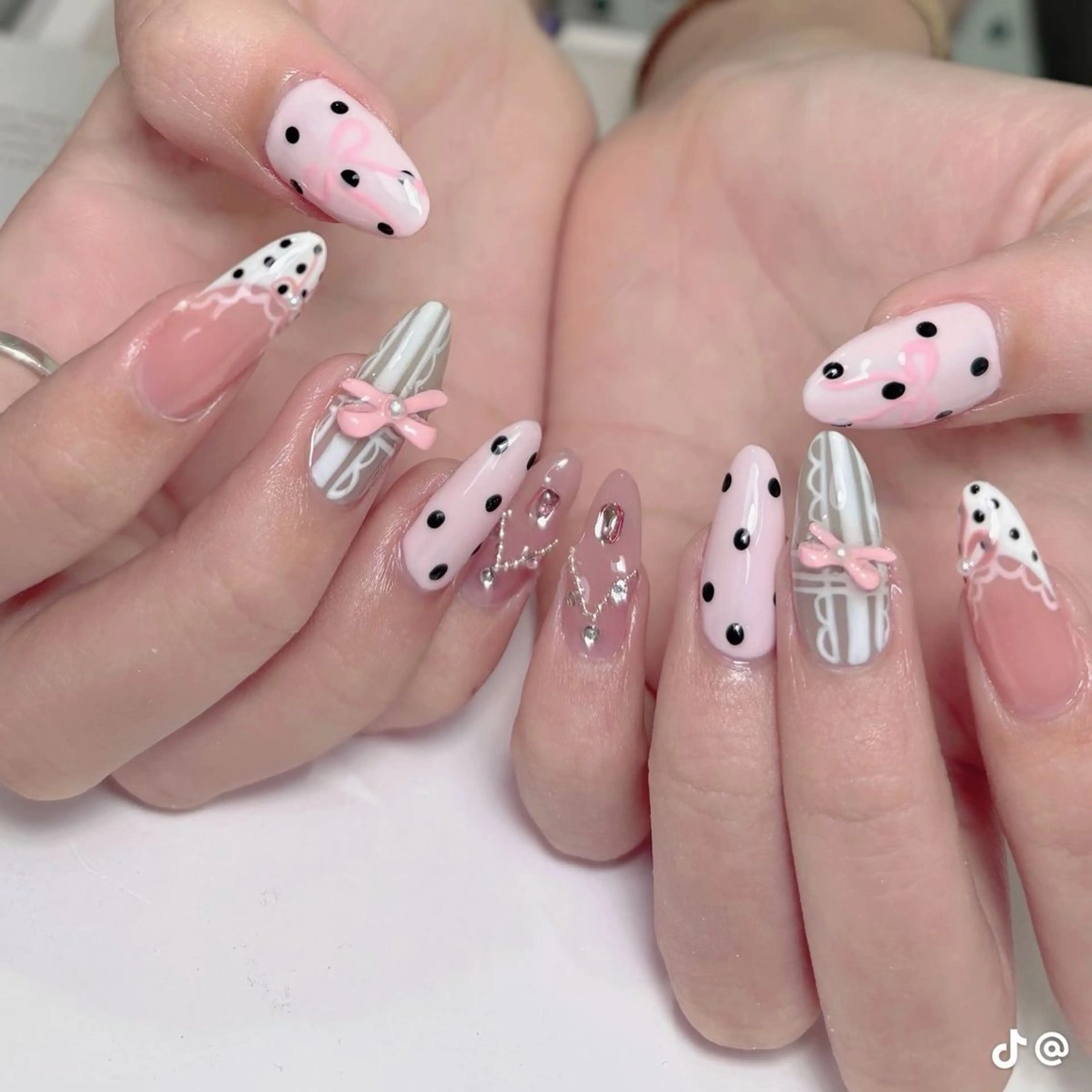 ネイル アートネイル 長さ出し ジェルネイル マグネットネイル ニュアンスネイル ハンドネイル Cloudy Chan Nailのネイルデザイン
