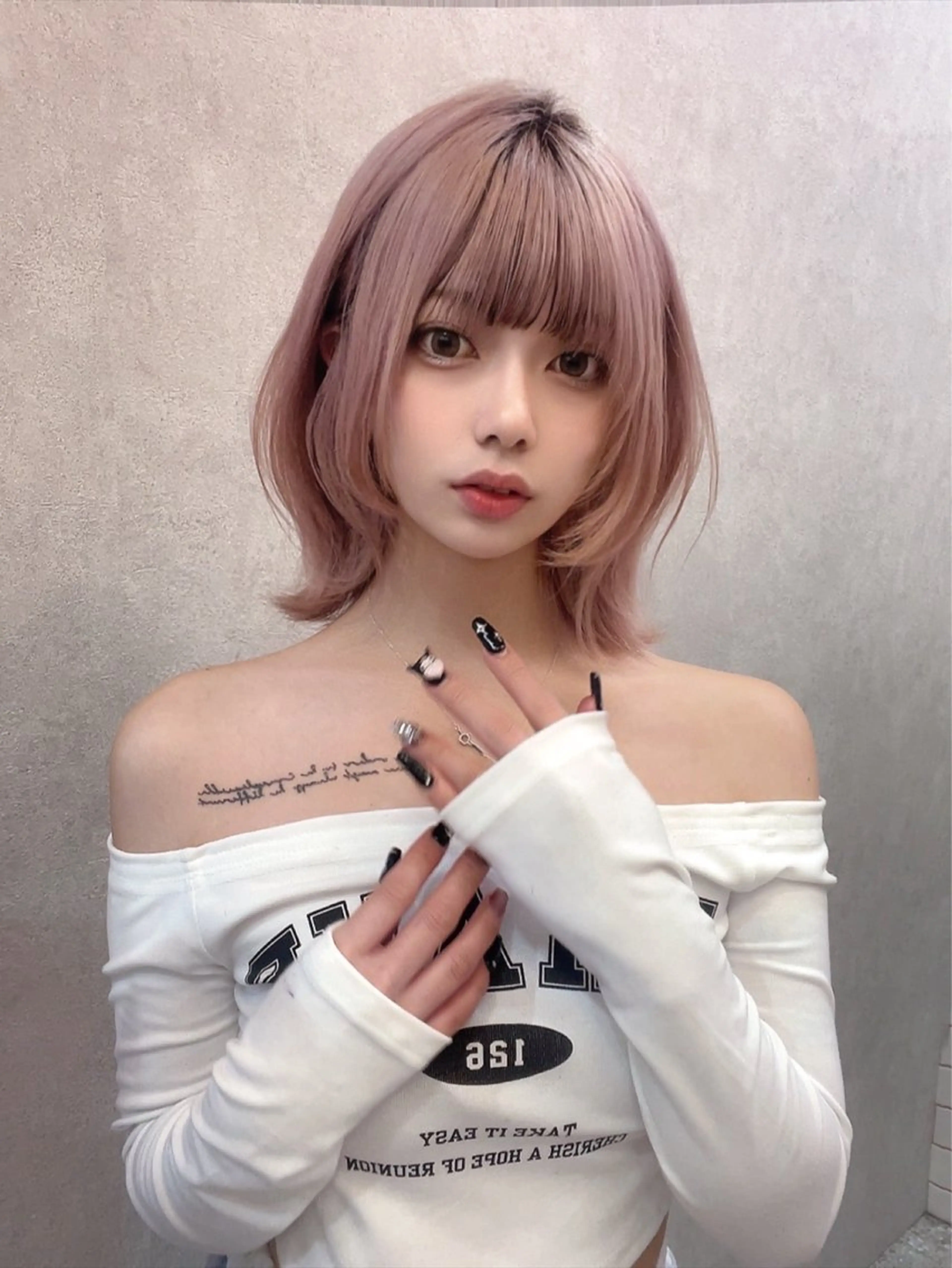 カラー karin ボブハイトーンのヘアスタイル