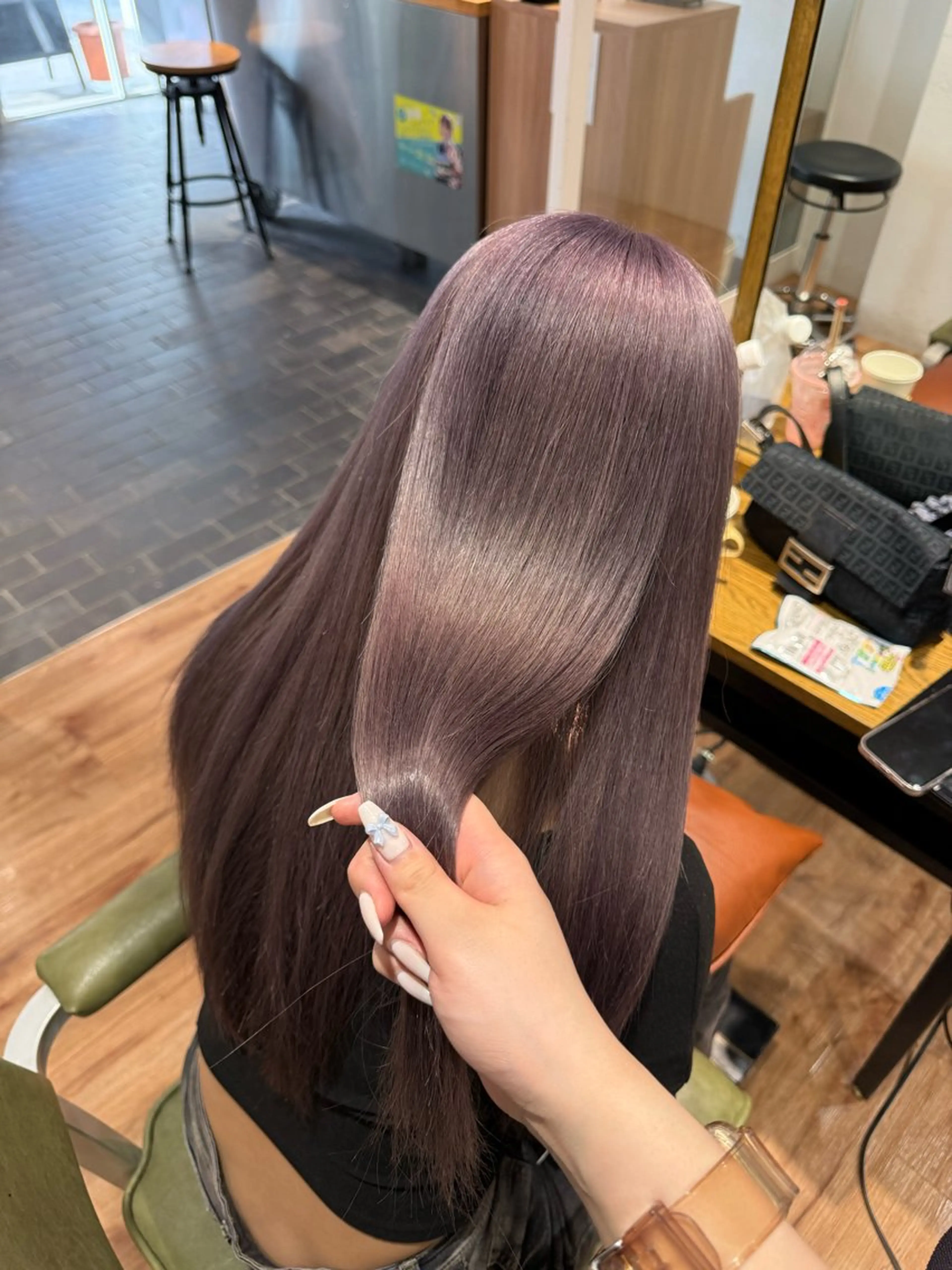 ロング カラー ブリーチ ラベンダーカラー シルバー ヘアカラー かとう きりん🎀🪽のヘアスタイル