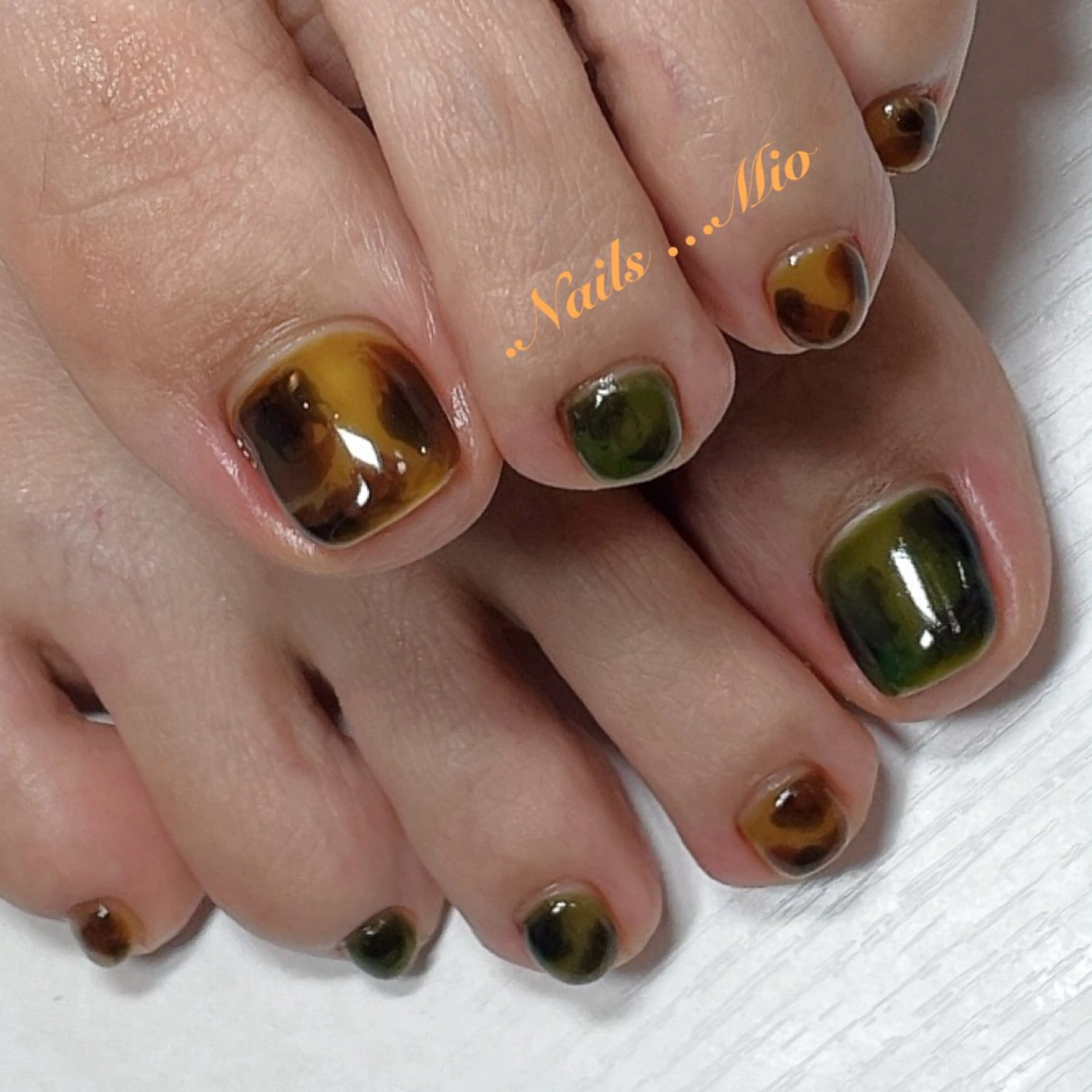 ネイル アートネイル べっ甲ネイル フットネイル .Nails Mio 赤羽西ネイルサロンのネイルデザイン