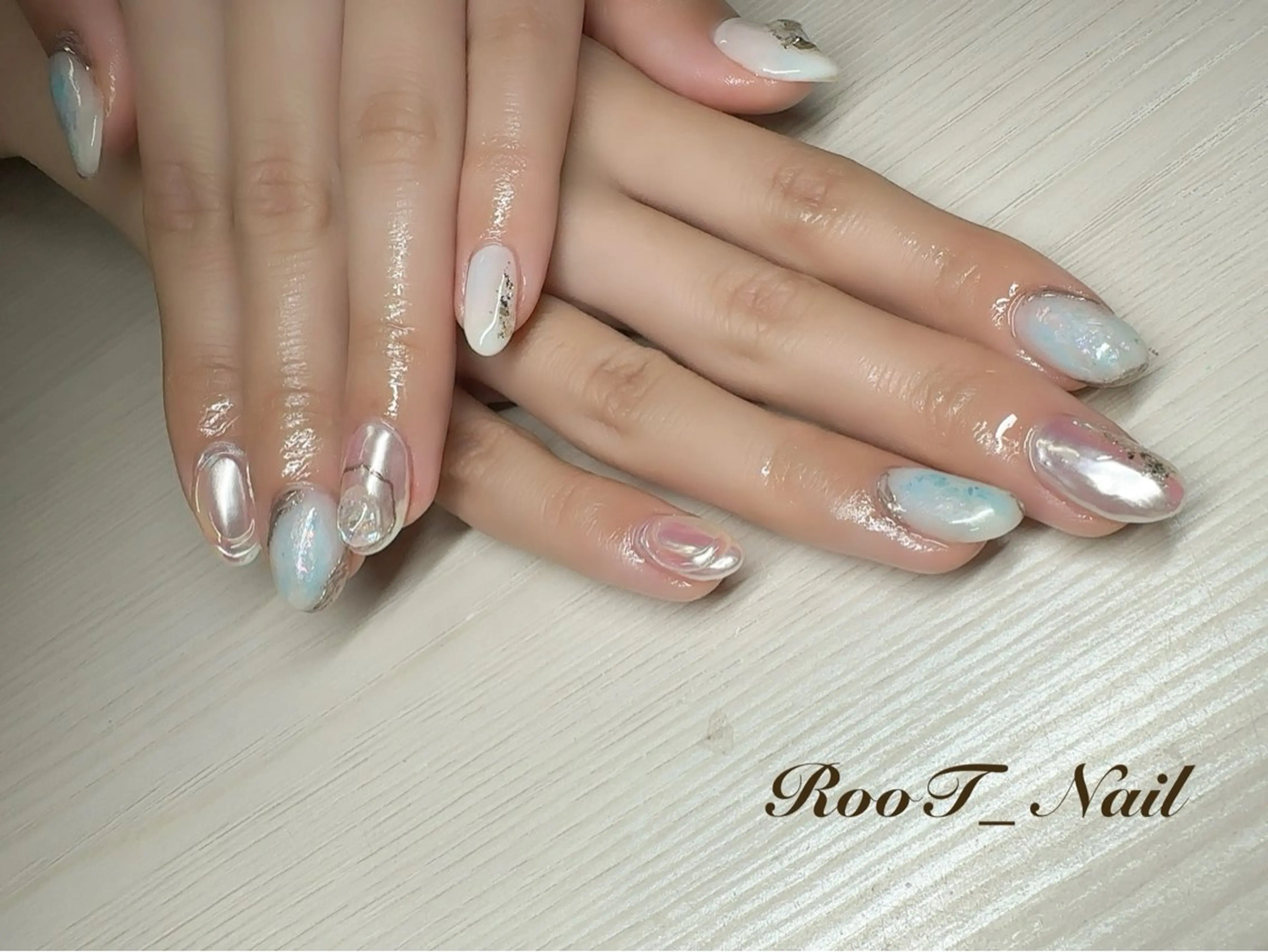 ネイル オーロラネイル ミラーネイル ハンドネイル RooT Nailのネイルデザイン