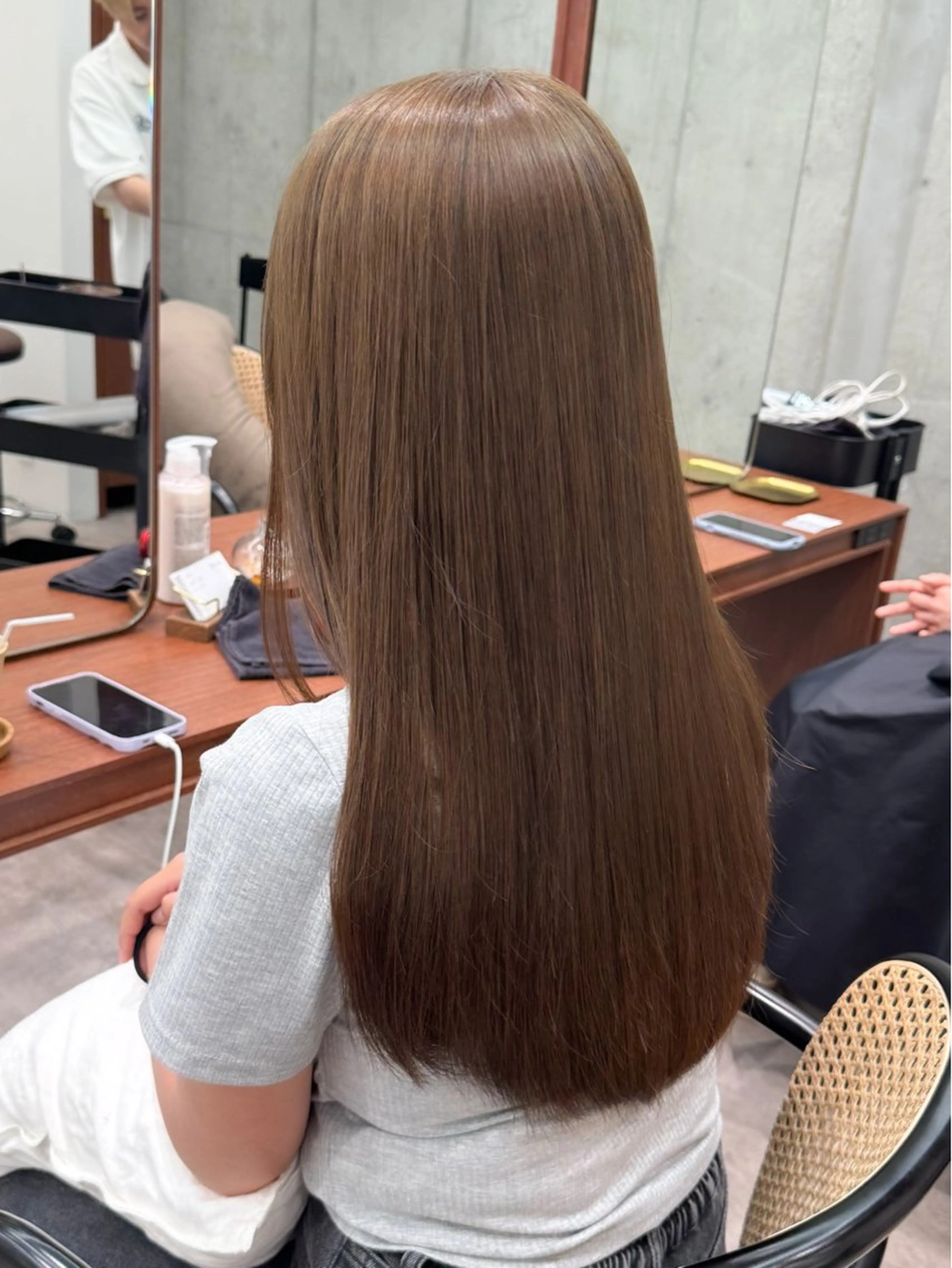 ロング カラー ヘアアレンジ ブリーチ ダブルカラー イヤリングカラー イルミナカラー ブリーチなしカラー カット ヘアカラー トリートメント 立川レイヤー 透明感カラーaoiのヘアスタイル