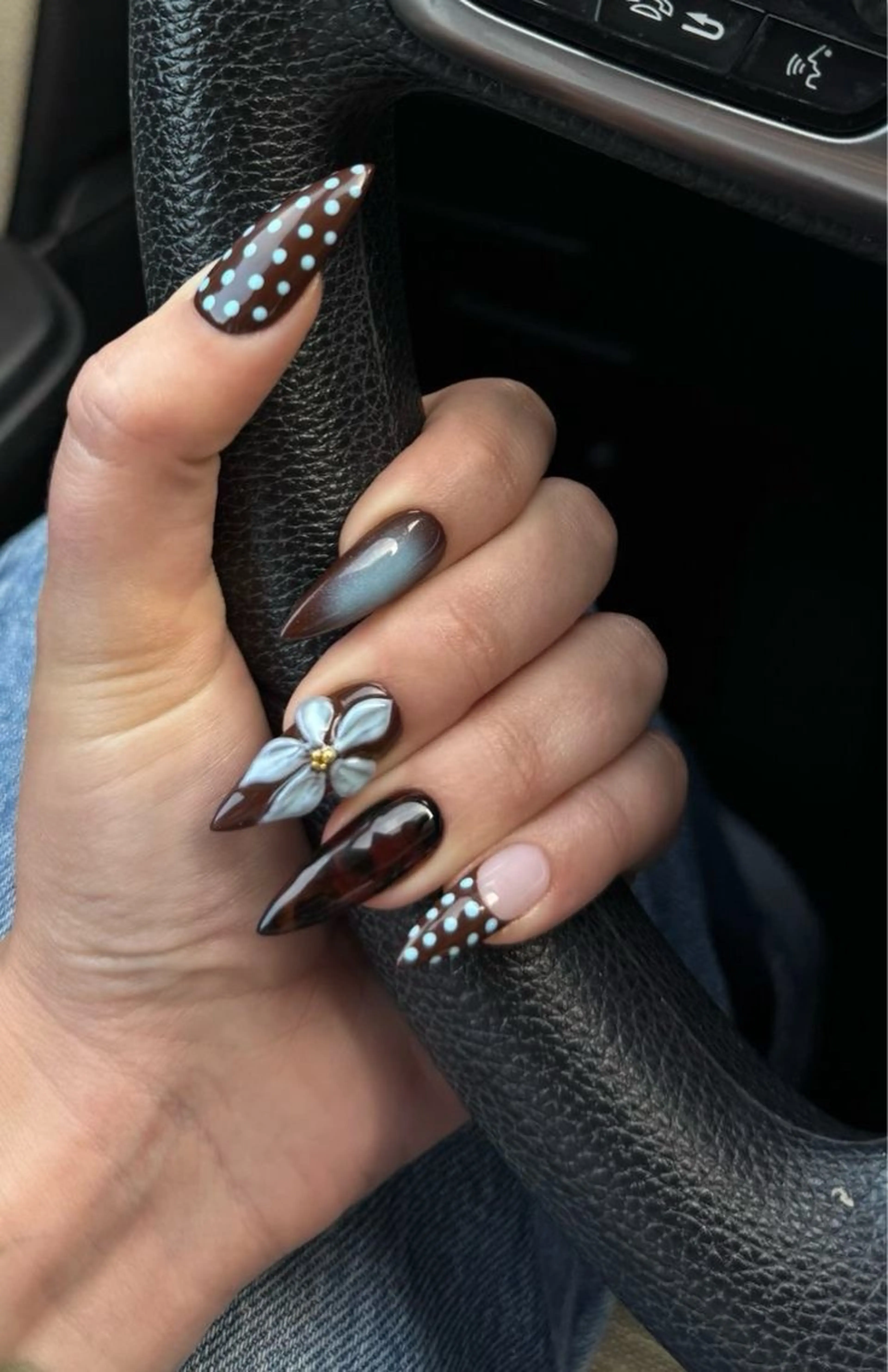 ネイル アートネイル 長さ出し ジェルネイル マグネットネイル ニュアンスネイル ハンドネイル Cloudy Chan 歌舞伎町のネイルデザイン