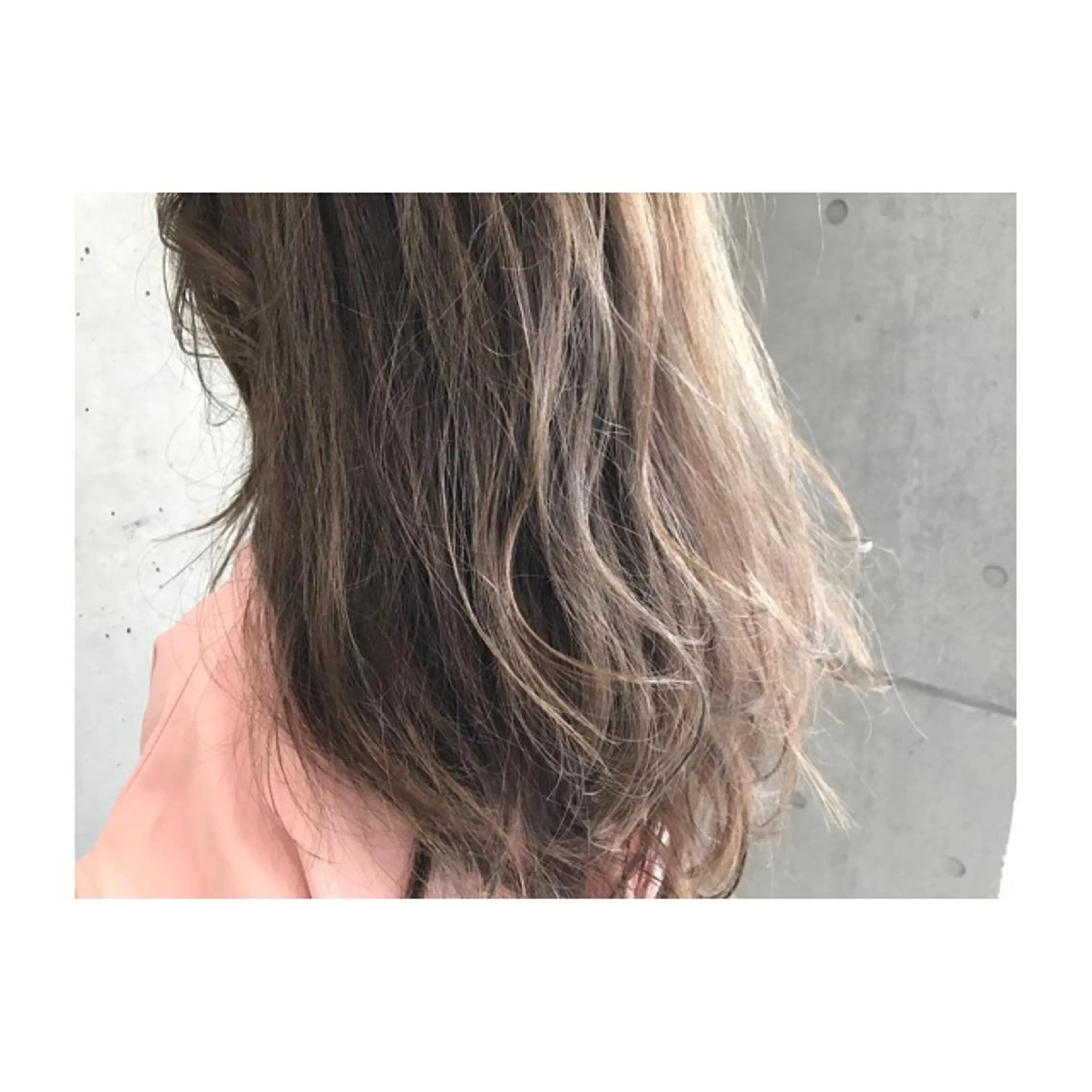 ロング カラー 透明感カラー グレージュ ハイライトカラー ハイライト 大栗 佑也  髪質改善のヘアスタイル