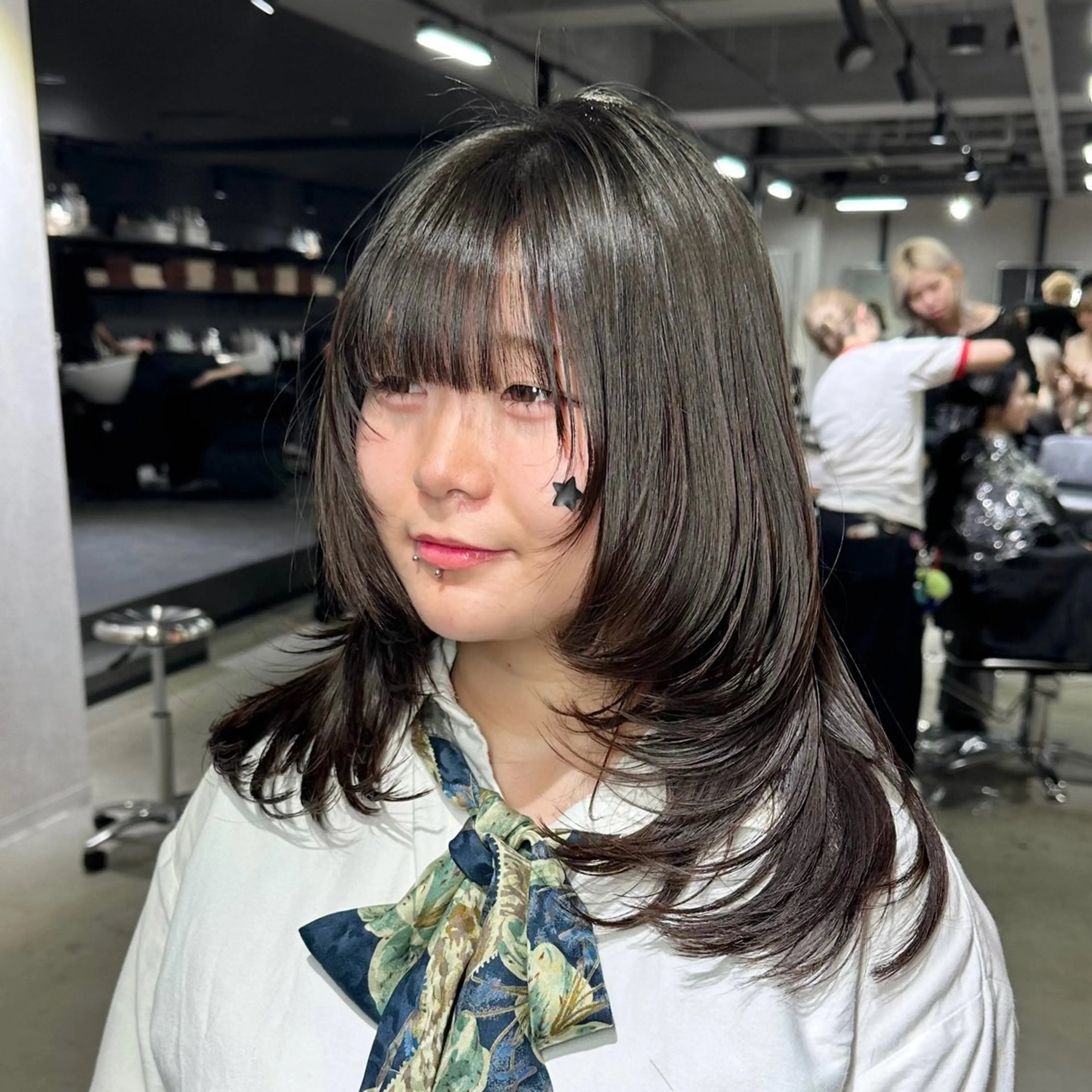 ミディアム ケアカラー ボブ 髪質改善 レイヤーカット トリートメント カット ヘアカラー トリートメント 艶髪カラー/レイヤ ー支持No.1renのヘアスタイル