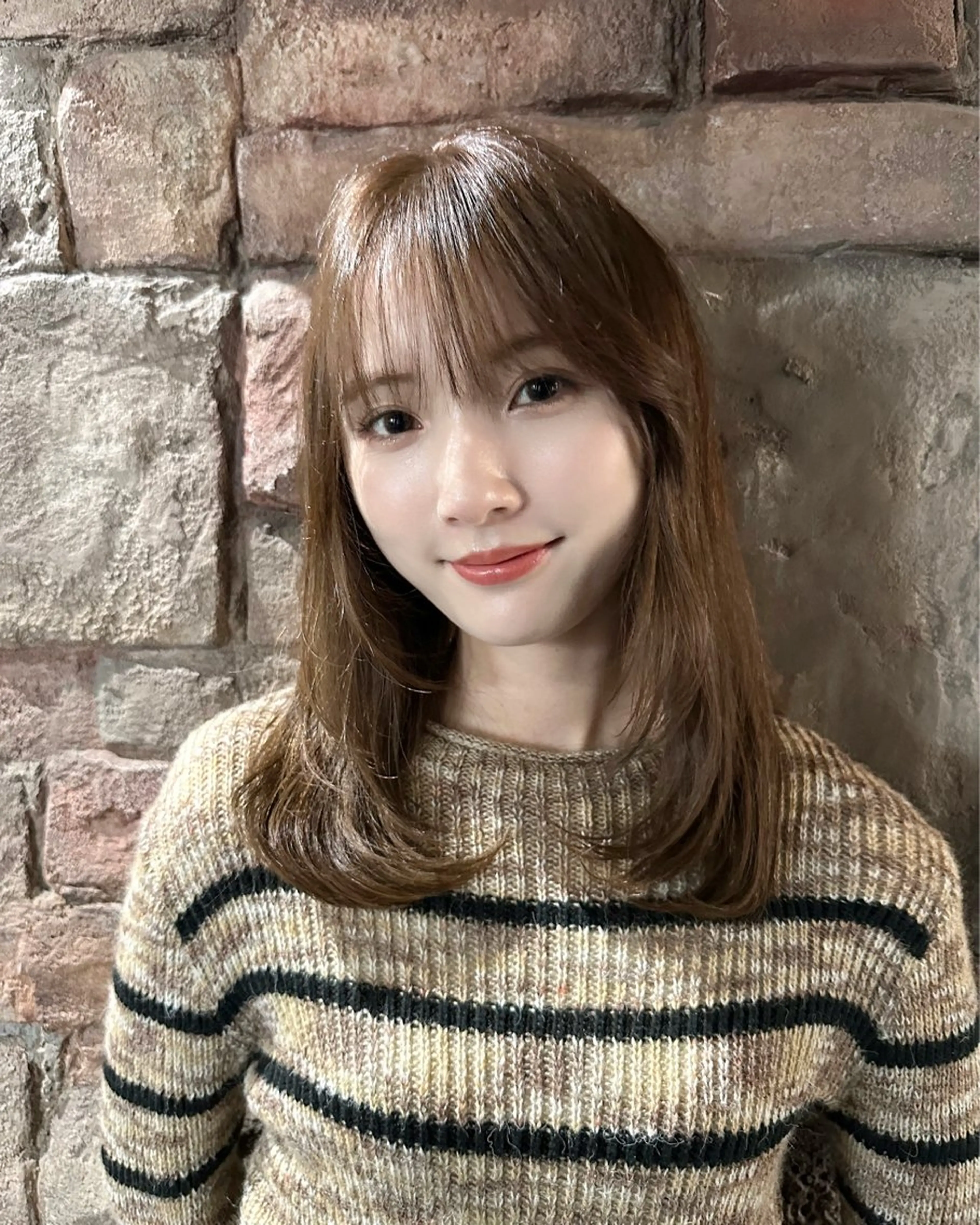 セミロング カット ヘアカラー 齊藤政太 顔周り カット 透明感カラーのヘアスタイル