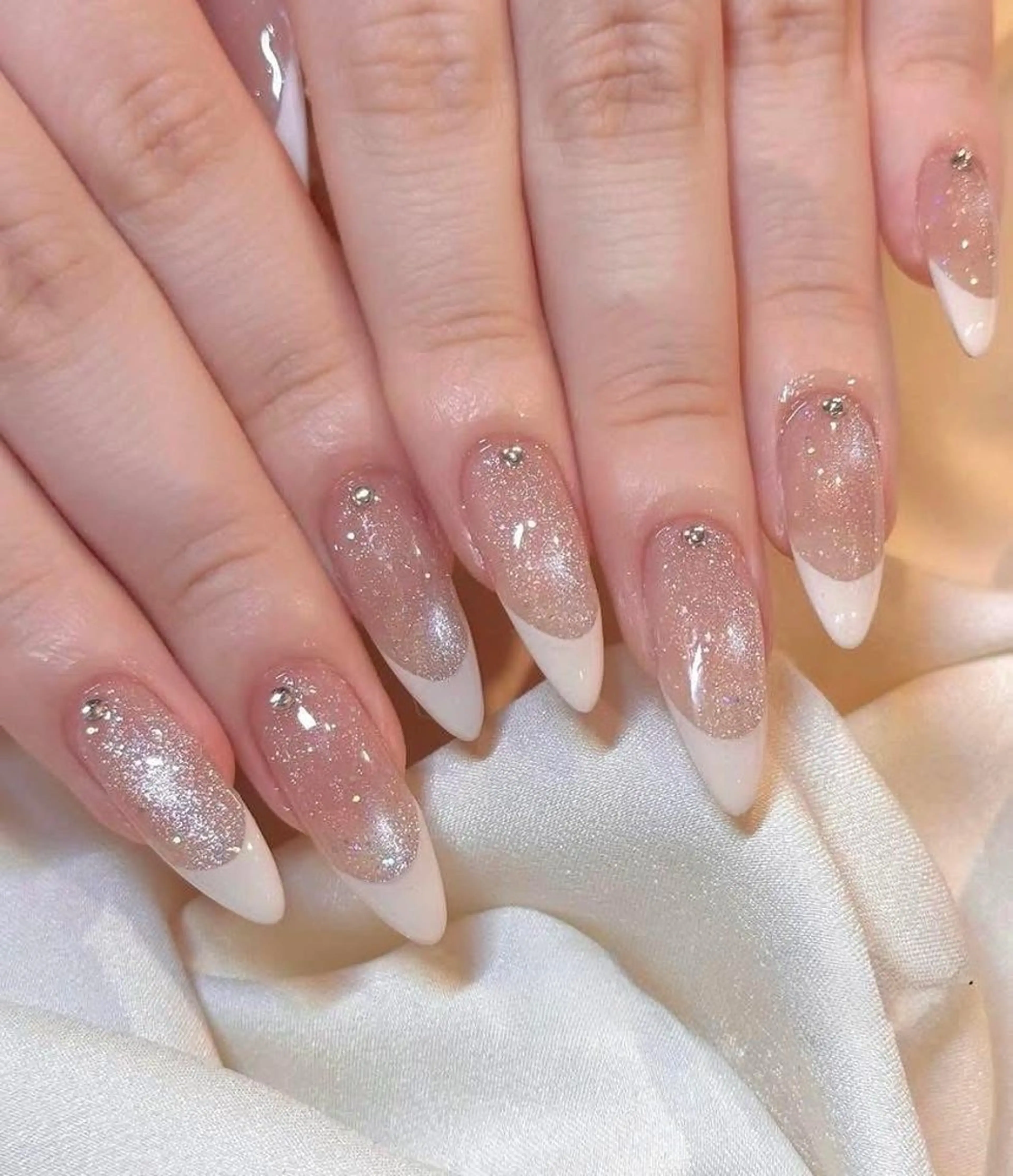 ネイル チークネイル フレンチネイル グラデーション キラキラネイル 韓国ネイル ハンドネイル Minette nailHuongのネイルデザイン