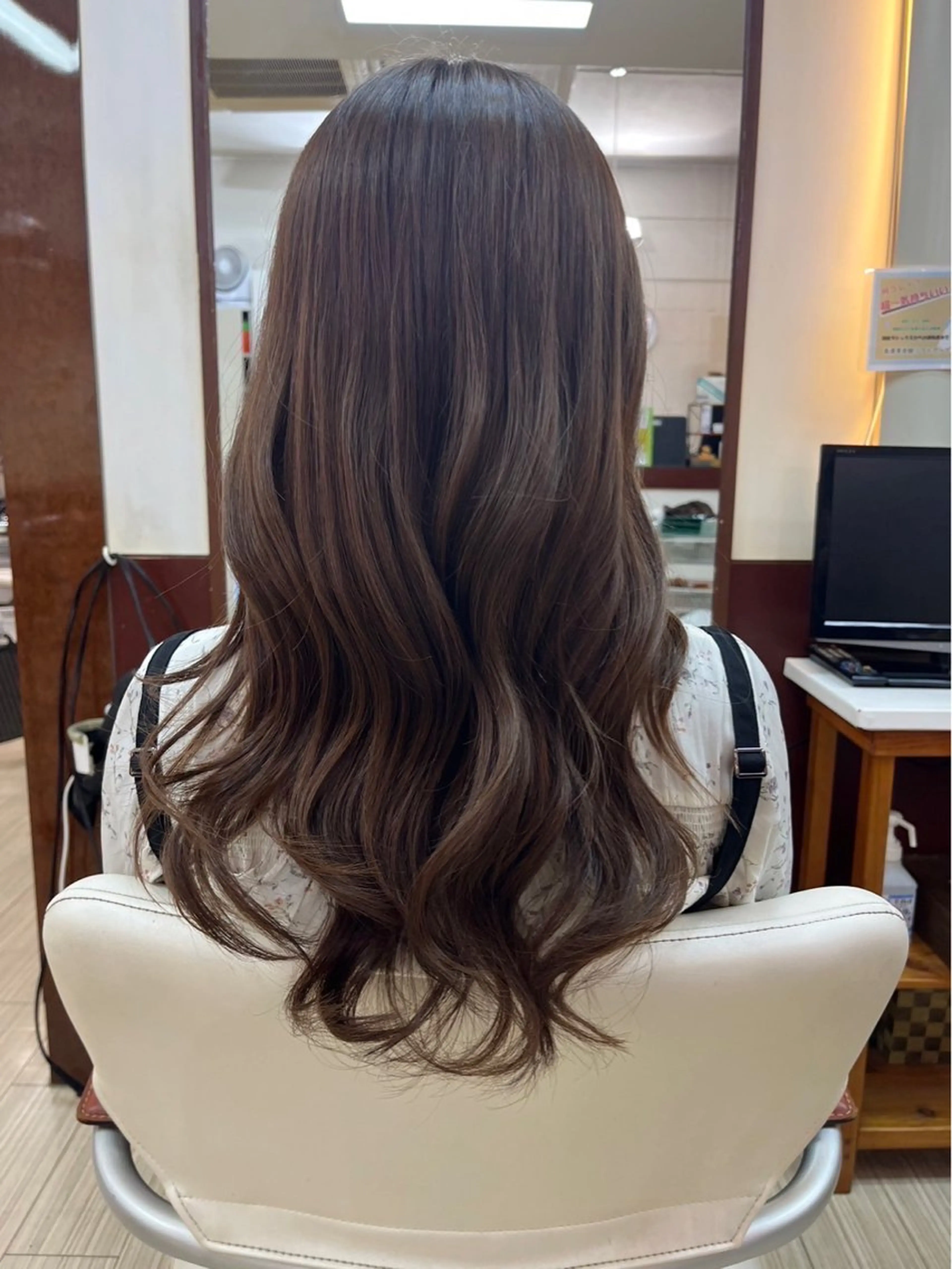 ロング 宮里 萌々のヘアスタイル