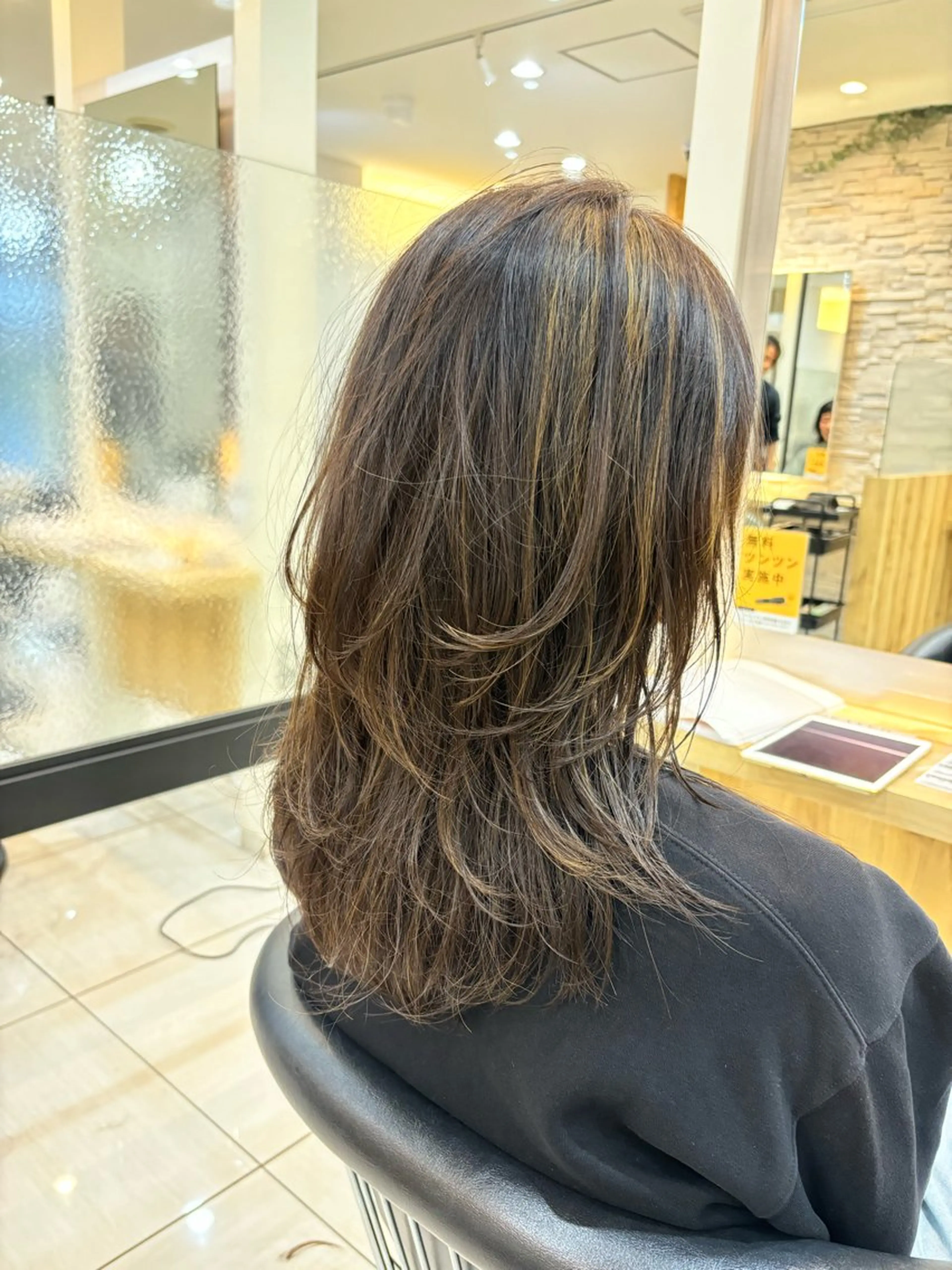 セミロング カラー ハイライトカラー ハイレイヤー ハイライト レイヤーカット カット ヘアカラー 田野倉NEXT店 美髪ニストのヘアスタイル