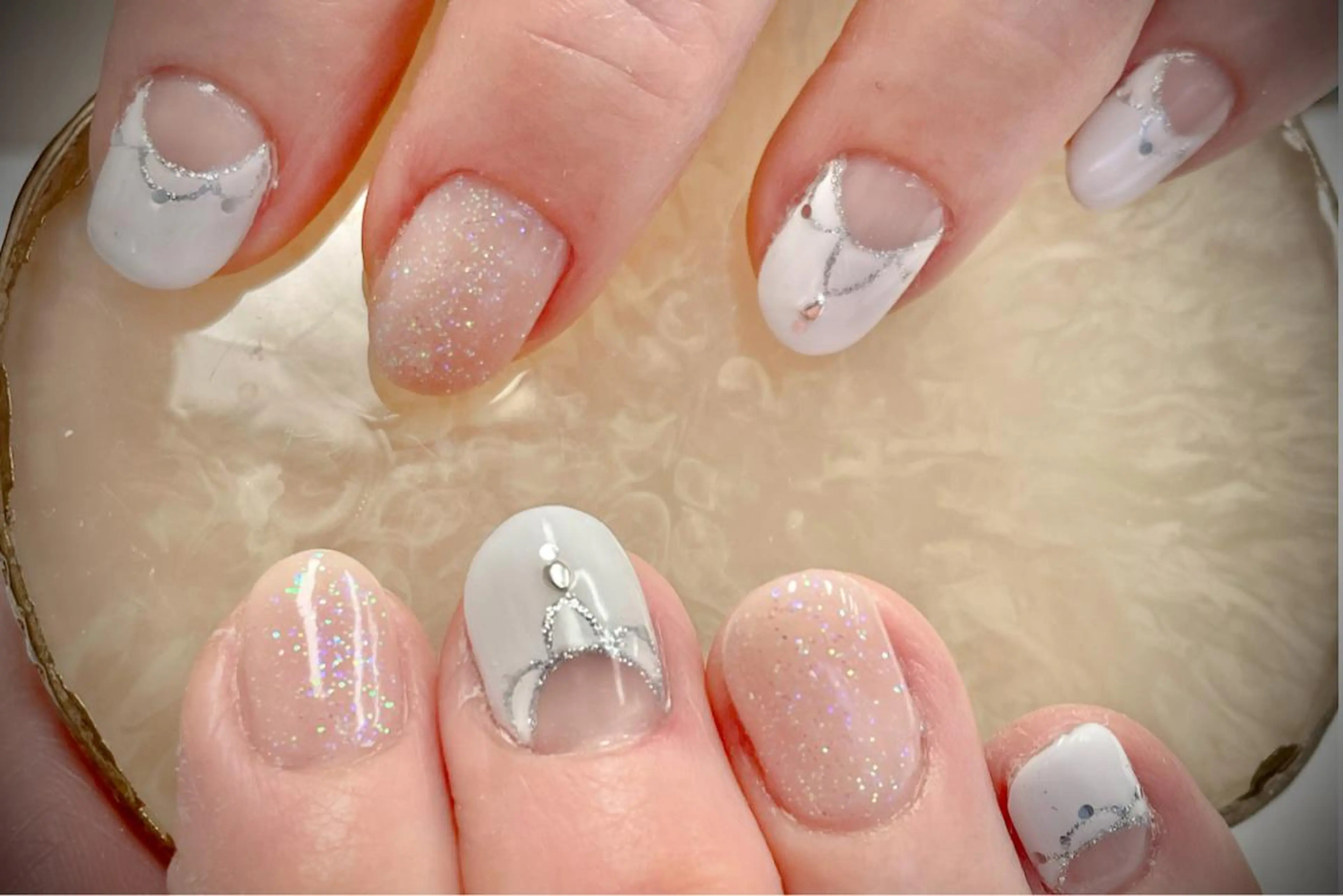 ネイル アートネイル ジェルネイル ラメ(グリッター) ママリンド　志村坂上店所属・しみ えんのネイルデザイン